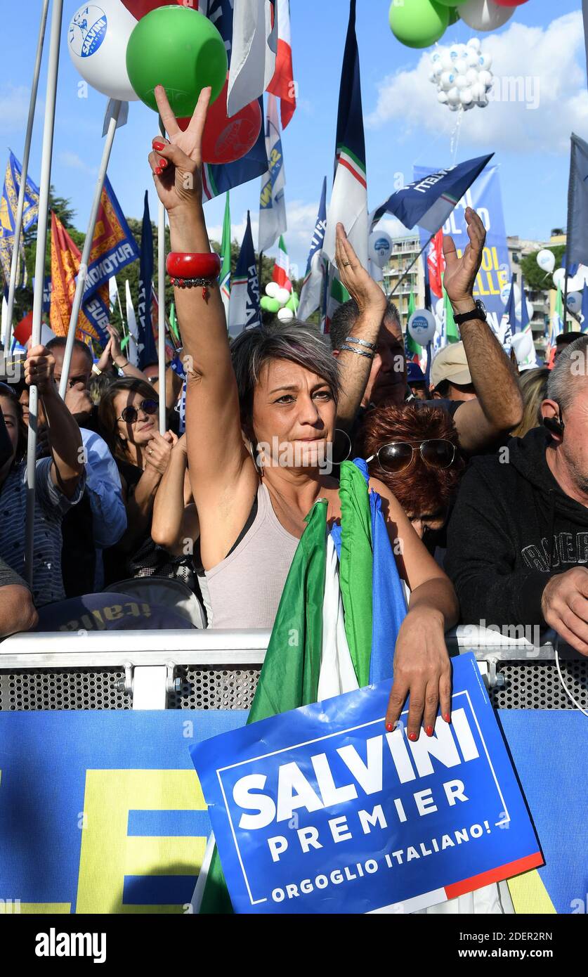 Le parti d'extrême-droite de la Ligue italienne (Lega), Matteo Salvini,  assiste à un rassemblement massif contre le gouvernement le 19 octobre 2019  à Rome, en Italie. Le rassemblement avec la Ligue du