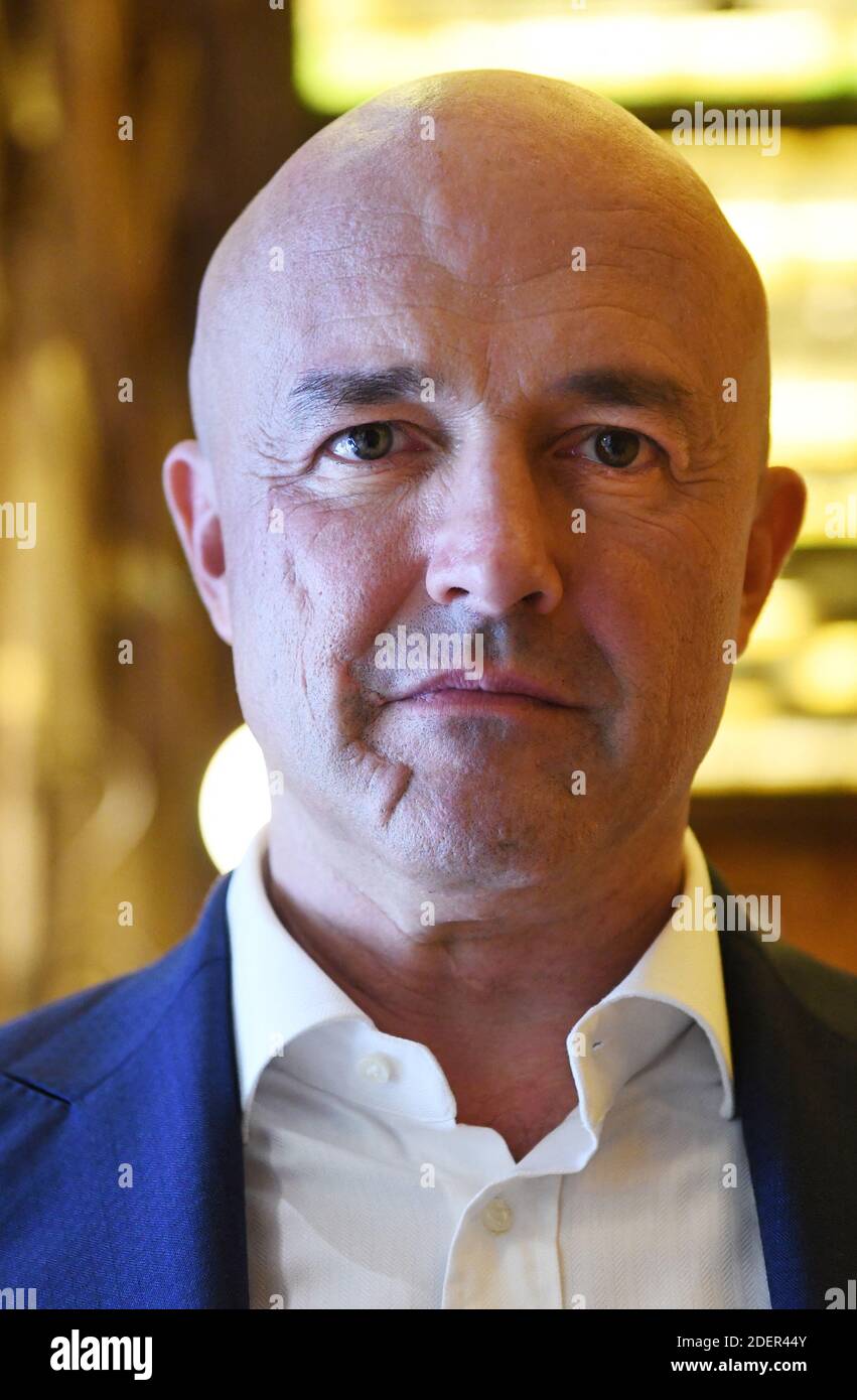 Le journaliste italien Gianluigi Nuzzi présente son nouveau livre intitulé 'Giudizio Universale' (jugement universel) à Rome, Italie, le 21 octobre 2019. Nuzzi affirme que le Vatican connaît une crise financière. Le Vatican perd rapidement de l'argent en raison d'une mauvaise gestion, de contrats douteux et de dons en baisse, et risque de faire faillite d'ici 2023. S'appuyant sur 3,000 documents confidentiels, Gianluigi Nuzzi écrit dans "Universal Judgment" que le Vatican a perdu près de 44 millions d'euros l'année dernière, alors que son énorme et mystérieux portefeuille immobilier est entré dans le rouge pour la première fois. La plupart des dons sont maintenant utilisés à Banque D'Images