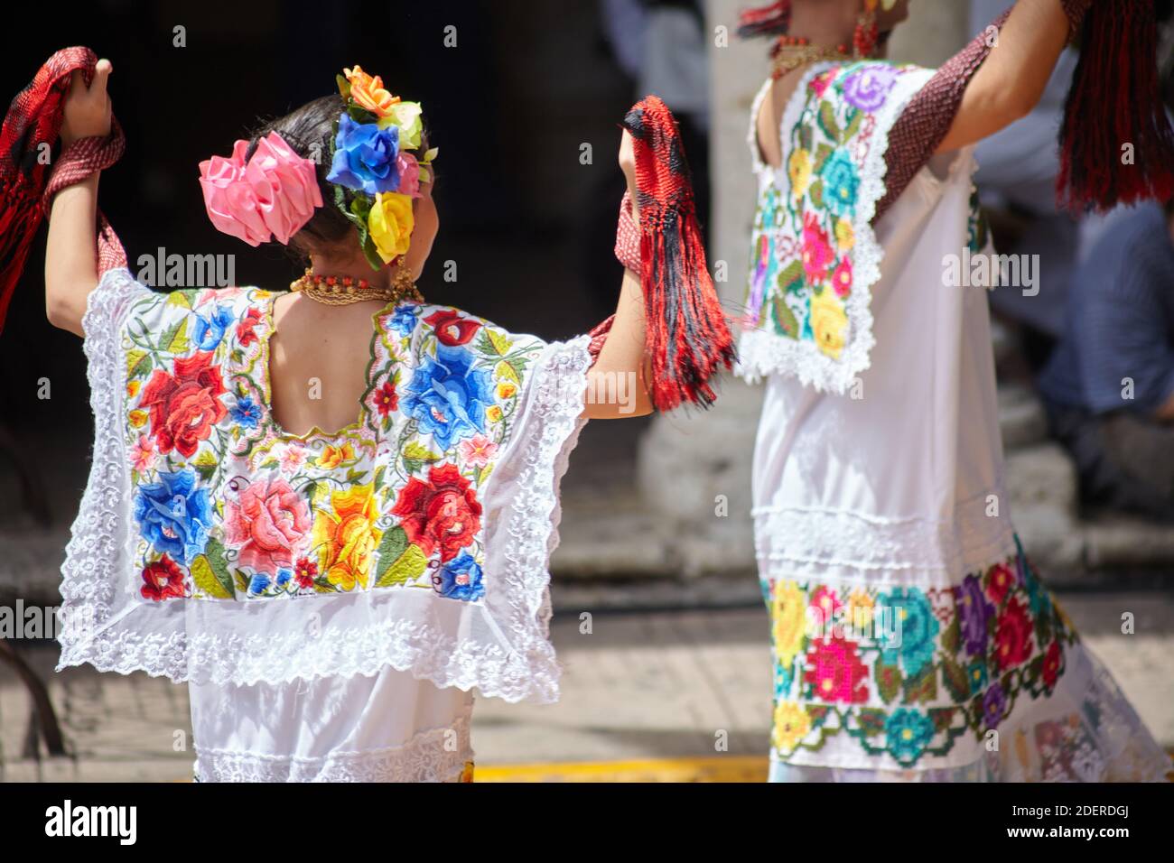 Merida, Yucatan/Mexique-octobre 2011: Jeunes danseurs se produisent au festival de la ville et de près du vêtement traditionnel. Banque D'Images