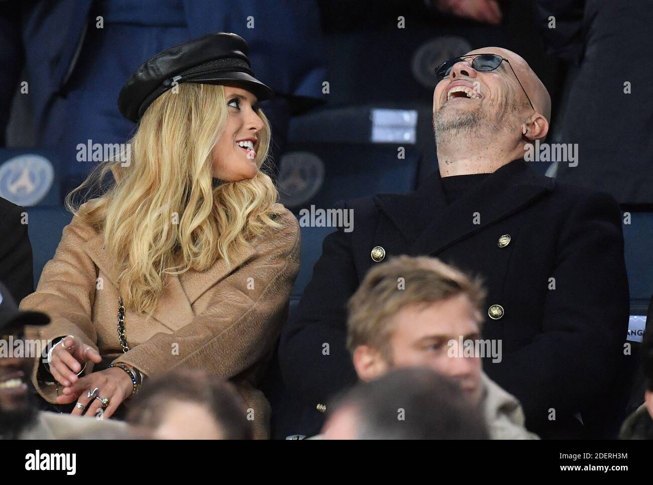 Pascal Obispo et sa femme Julie Obispo regardent la Ligue des champions de l'UEFA Paris Saint-Germain (PSG) v Club Brugge au Parc des Princes le 6 novembre 2019 à Paris France. Photo de Christian Liewig/ABACAPRESS.COM Banque D'Images