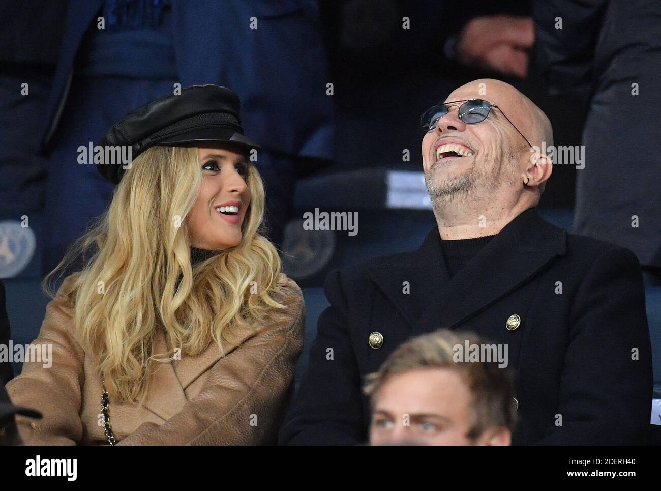 Pascal Obispo et sa femme Julie Obispo regardent la Ligue des champions de l'UEFA Paris Saint-Germain (PSG) v Club Brugge au Parc des Princes le 6 novembre 2019 à Paris France. Photo de Christian Liewig/ABACAPRESS.COM Banque D'Images