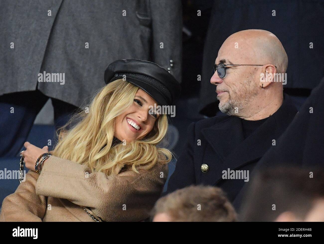 Pascal Obispo et sa femme Julie Obispo regardent la Ligue des champions de l'UEFA Paris Saint-Germain (PSG) v Club Brugge au Parc des Princes le 6 novembre 2019 à Paris France. Photo de Christian Liewig/ABACAPRESS.COM Banque D'Images