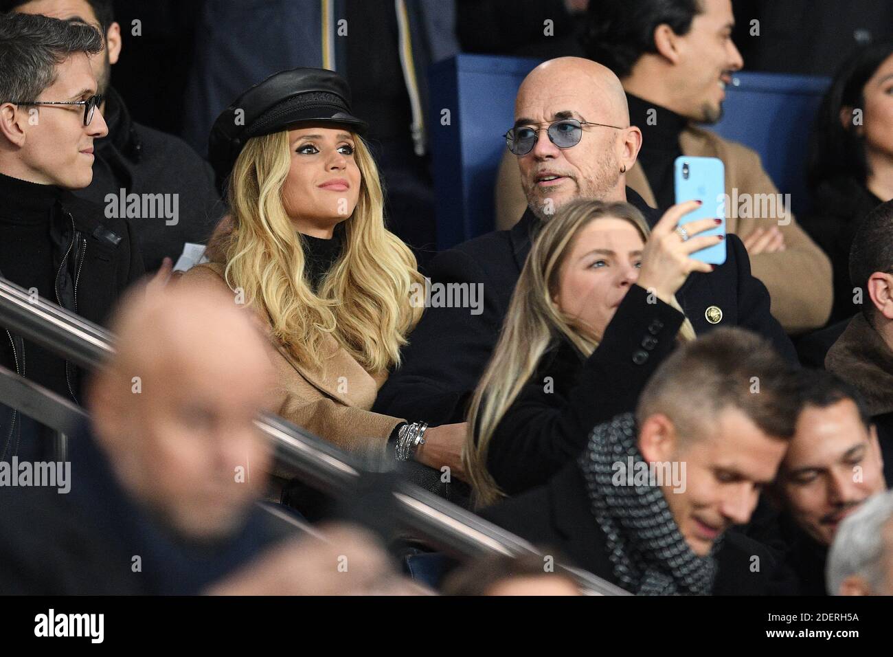 Pascal Obispo et sa femme Julie Obispo assistent au match de l'UEFA Champions League entre Paris Saint Germain vs Club Brugge au Parc des Princes le 6 novembre 2019 à Paris France. Photo de David Niviere/ABACAPRESS.COM Banque D'Images