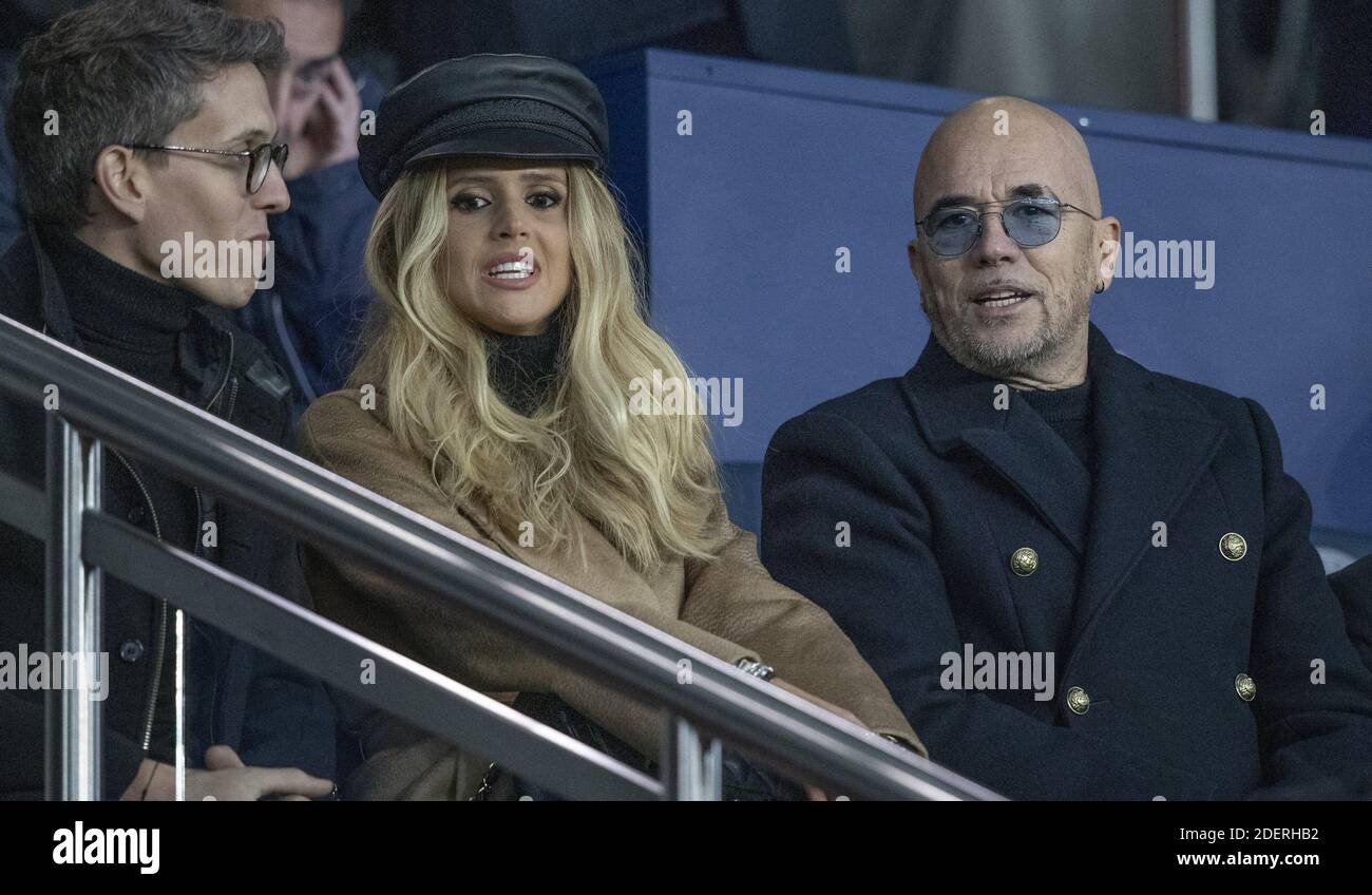 Pascal Obispo et son épouse Julie Obispo regardant le groupe de la Ligue des champions de l'UEFA UN match de football Paris Saint-Germain (PSG) v Club Brugge au stade du Parc des Princes à Paris, France, le 6 novembre 2019. Photo de Christian Liewig/ABACAPRESS.COM Banque D'Images