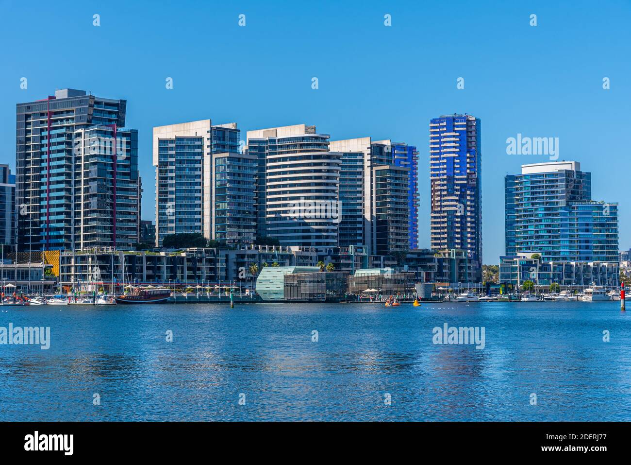 Immeubles en hauteur dans le quartier des docklands de Melbourne, en Australie Banque D'Images