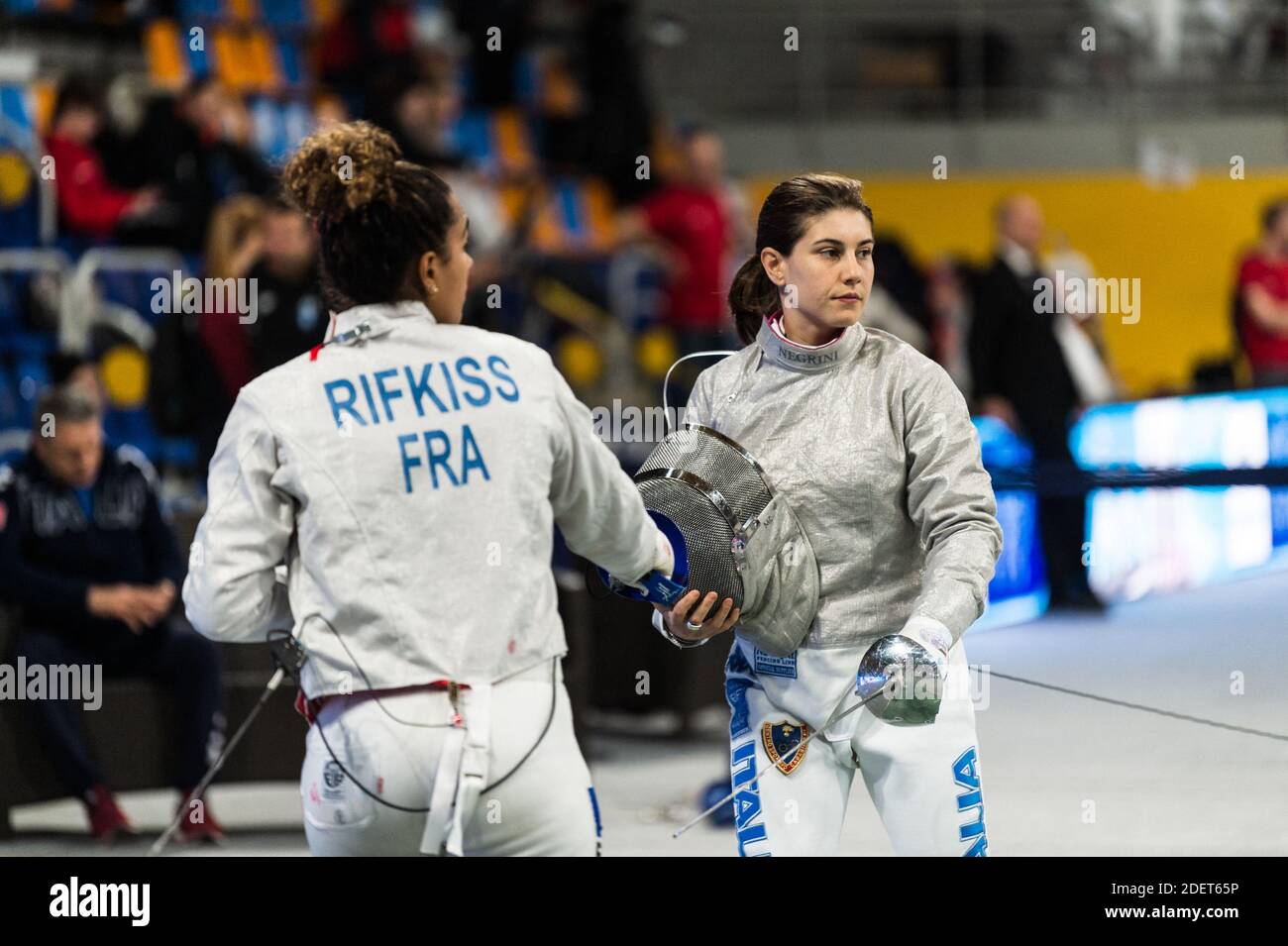 Rossella Gregorio (R.), escrimeur italienne (sabre) lors de la Trophée Orcom, une coupe du monde, se qualifiant pour les Jeux Olympiques de 2020 à Tokyo, à Orléans, France, le 23 novembre 2019. Photo de Daniel Derajinski/ABACAPRESS.COM Banque D'Images