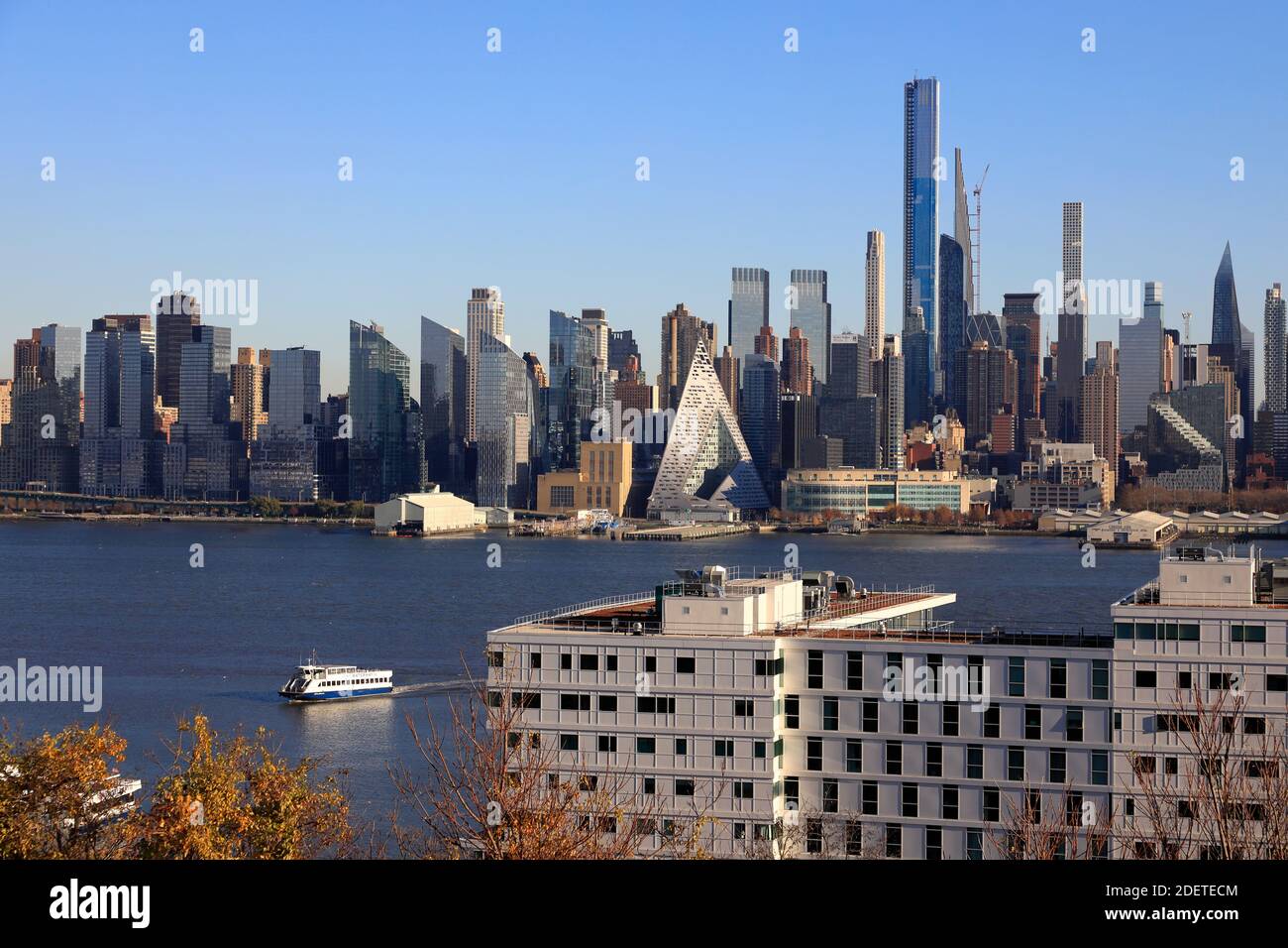 Vue sur Midtown Manhattan avec 432 Park Avenue Plus haut bâtiment résidentiel au monde de Port Imperial.Weehawken.New Jersey.New Jersey. États-Unis Banque D'Images
