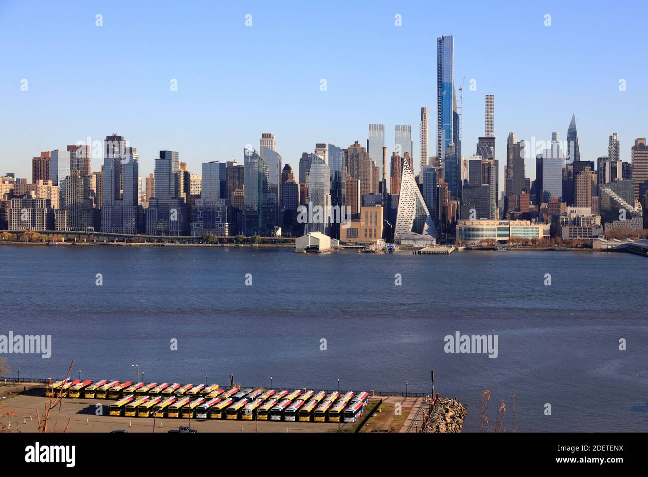 Horizon de Midtown Manhattan avec 432 Park Avenue, le plus haut Immeuble d'appartements dans le monde avec Hudson River en premier plan Depuis Weehawken.New Jersey.USA Banque D'Images
