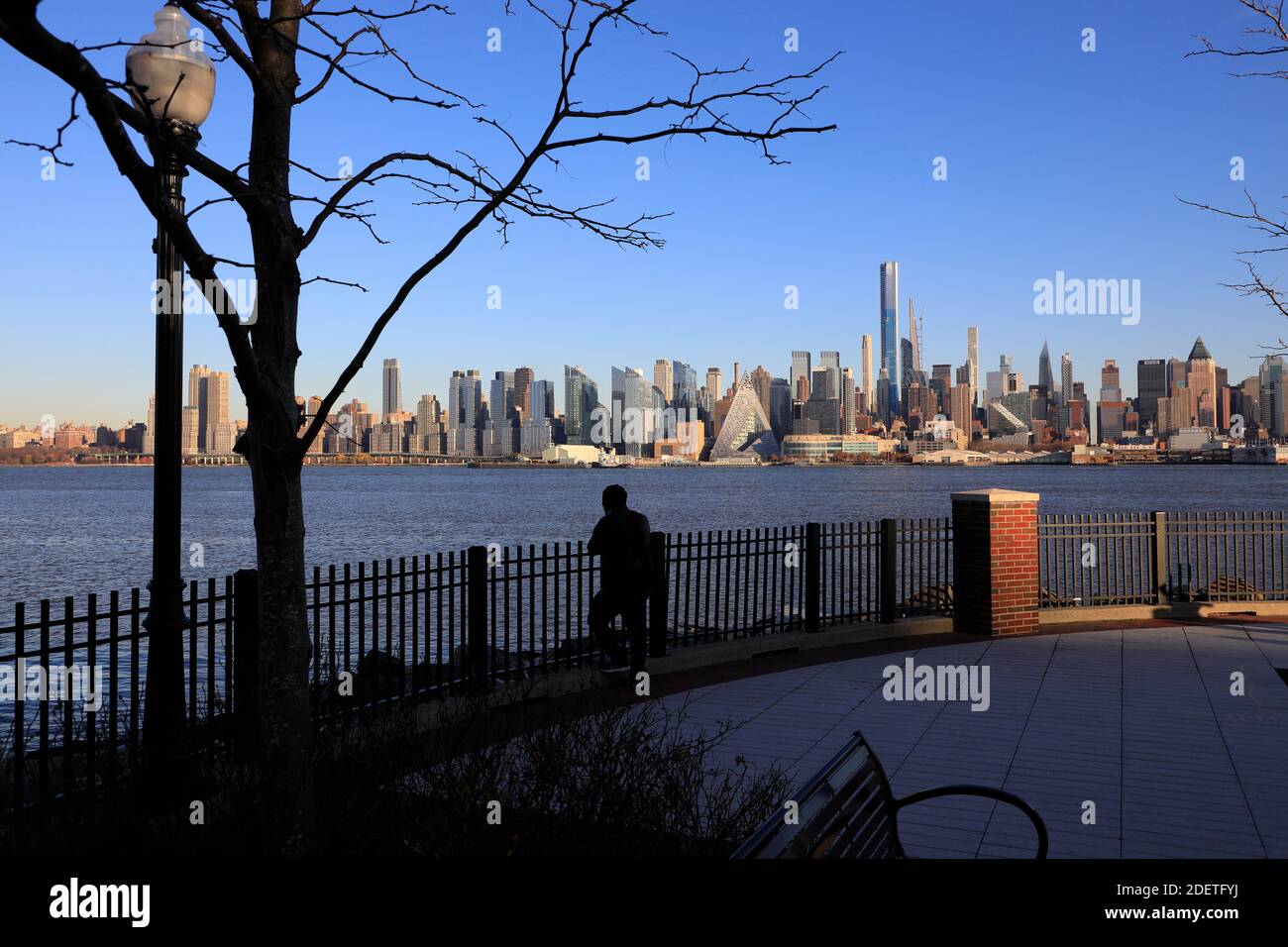 Vue sur le fleuve Hudson et la ville de New York Depuis le front de mer de Weehawken.New Jersey.USA Banque D'Images