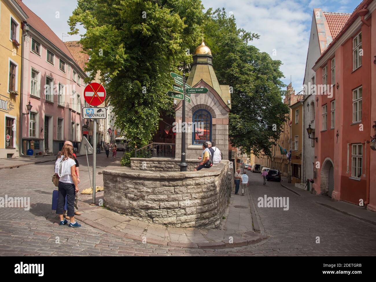 Scène de rue Tallinn, Estonie Banque D'Images