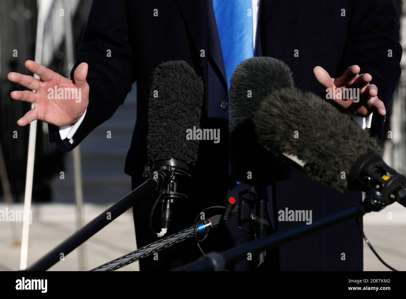 Le président américain Donald Trump est vu lorsqu'il s'adresse aux médias sur la pelouse sud de la Maison Blanche à Washington avant son départ à fort Lauderdale, en Floride, le 7 décembre 2019. Trump va faire des remarques lors du dîner des hommes d'État du Parti républicain de Floride et du Conseil national israélien américain. Photo de Yuri Gripas/ABACAPRESS.COM Banque D'Images