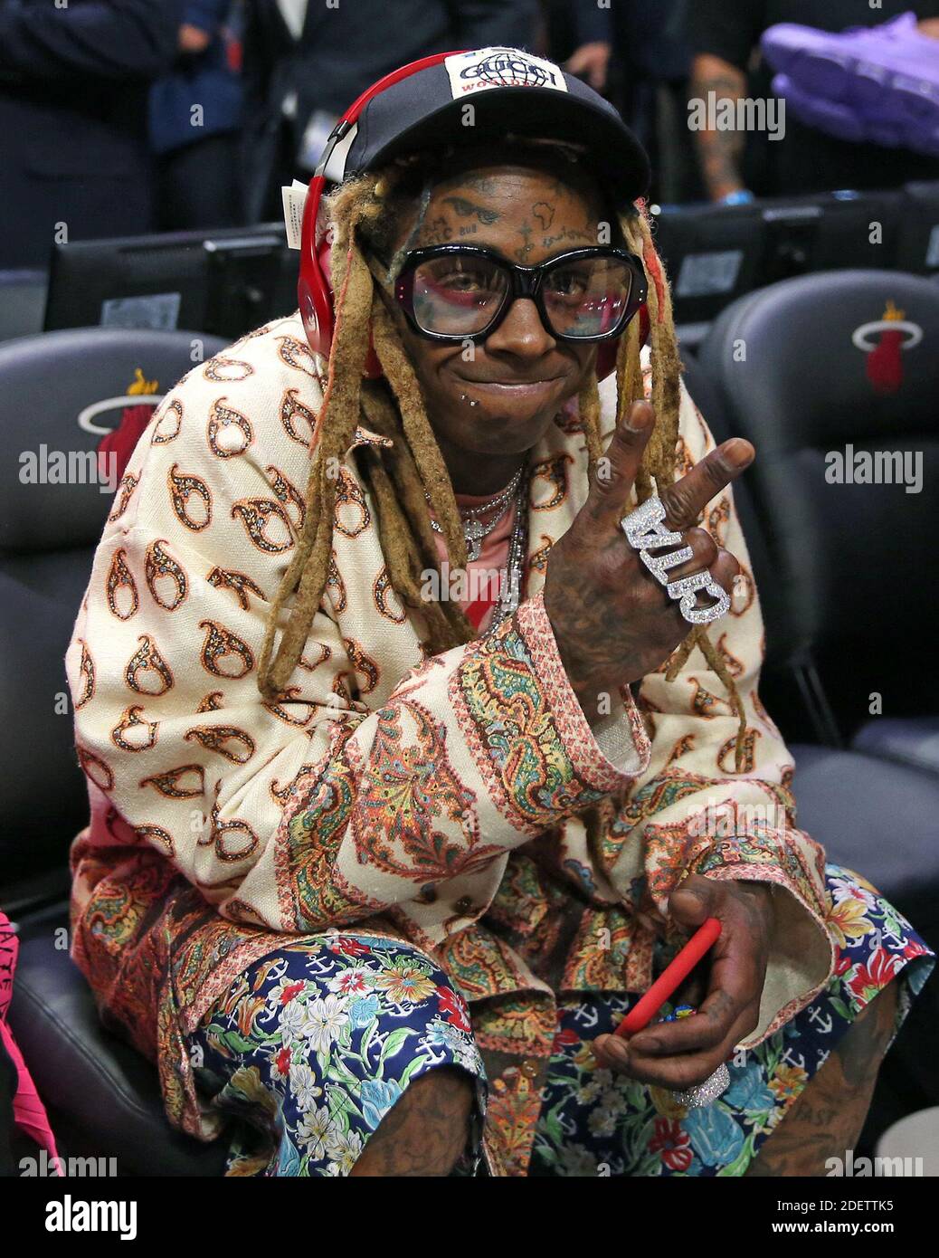 PAS DE FILM, PAS DE VIDÉO, PAS de TV, PAS DE DOCUMENTAIRE - Rapper Lil Wayne est sur place alors que les Lakers de Los Angeles visitent la chaleur de Miami à l'AmericanAirlines Arena à Miami, FL, Etats-Unis le vendredi 13 décembre 2019. Les Lakers ont gagné, 113-110. Photo de David Santiago/Miami Herald/TNS/ABACAPRESS.COM Banque D'Images