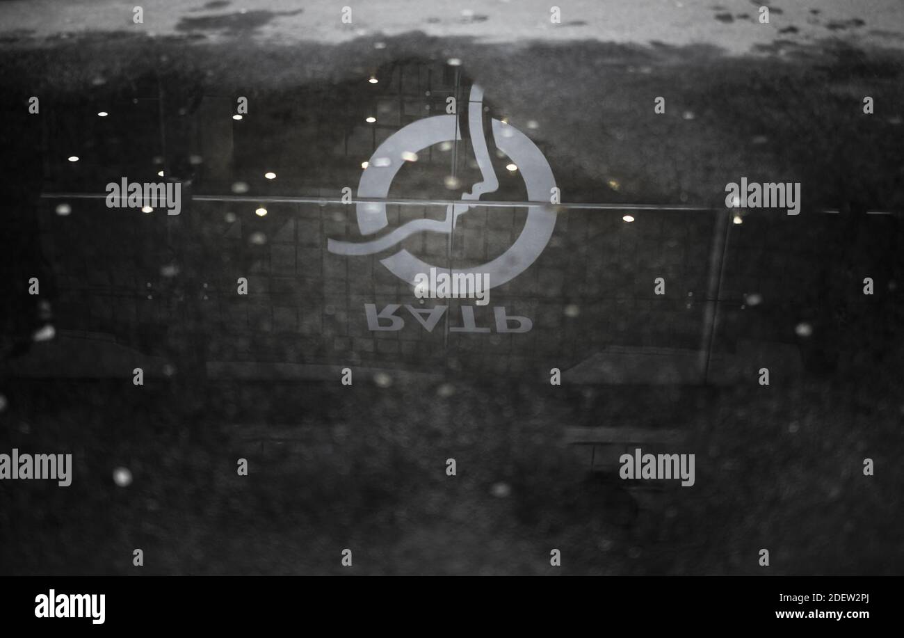 Illustration Siège de la RATP ( HQ ) le 27 décembre 2019 à Paris lors d'une grève des transports publics. Tous les syndicats de la RATP, l'autorité parisienne des transports qui gère les lignes de métro de la capitale, ont entamé une grève le 5 décembre pour protester contre la réforme des régimes de retraite et la fin de leurs régimes spéciaux. Photo par Eliot Blondt/ABACAPRESS.COM Banque D'Images