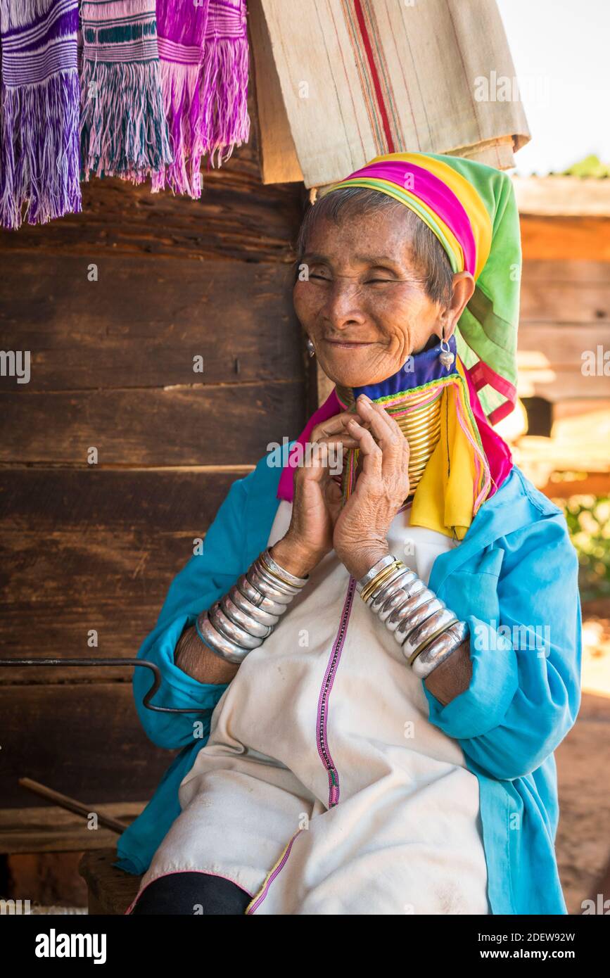 Portrait d'une femme birmane de la tribu Kayan, Loikaw, Myanmar Banque D'Images