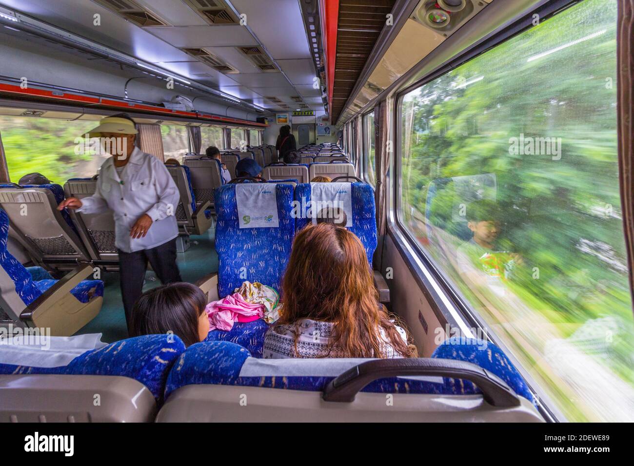 Passagers à bord d'un train Korail à destination de Séoul en provenance de Yeongwol, Corée du Sud Banque D'Images