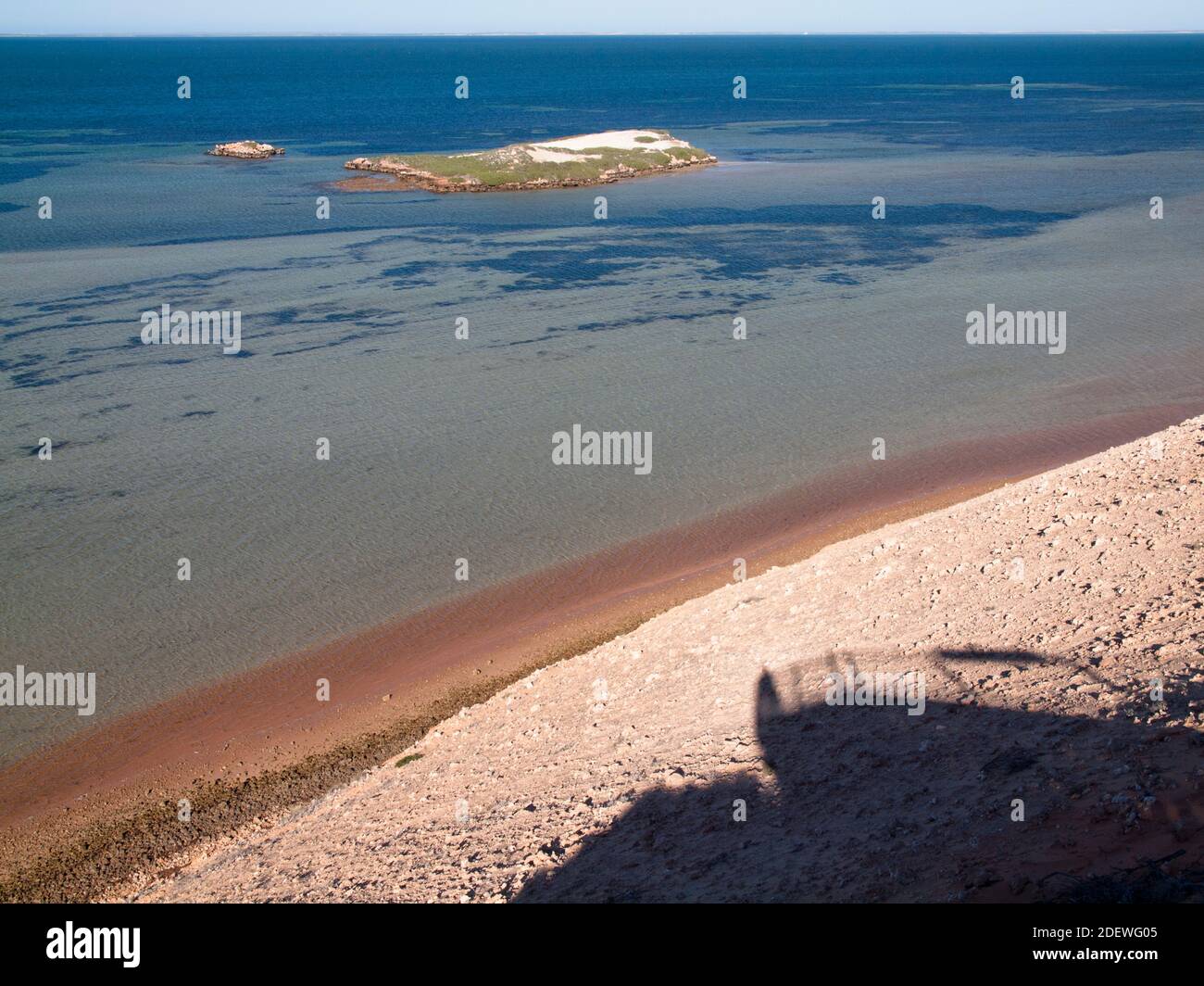 Calcaire Island depuis Eagle Bluff Lookout près de Denham, Shark Bay, Australie occidentale Banque D'Images