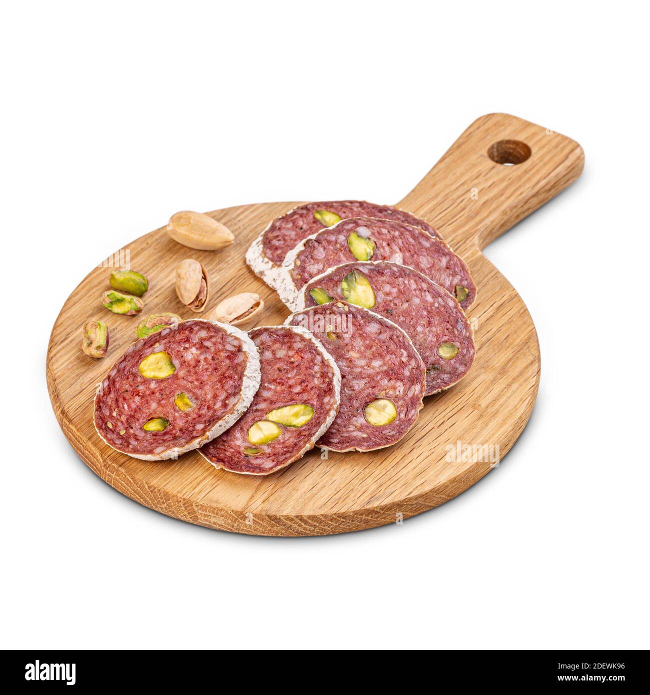 Salami gastronomique avec croûte de moule noble. Salami à saucisse en tranches avec pisccio sur planche à découper en bois Banque D'Images