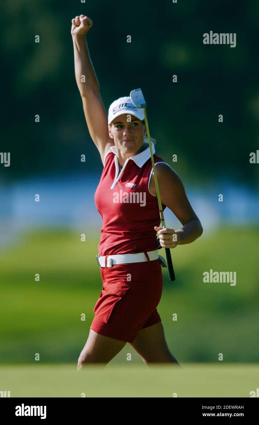 Adult Red Golf Cap Banque D Image Et Photos Alamy