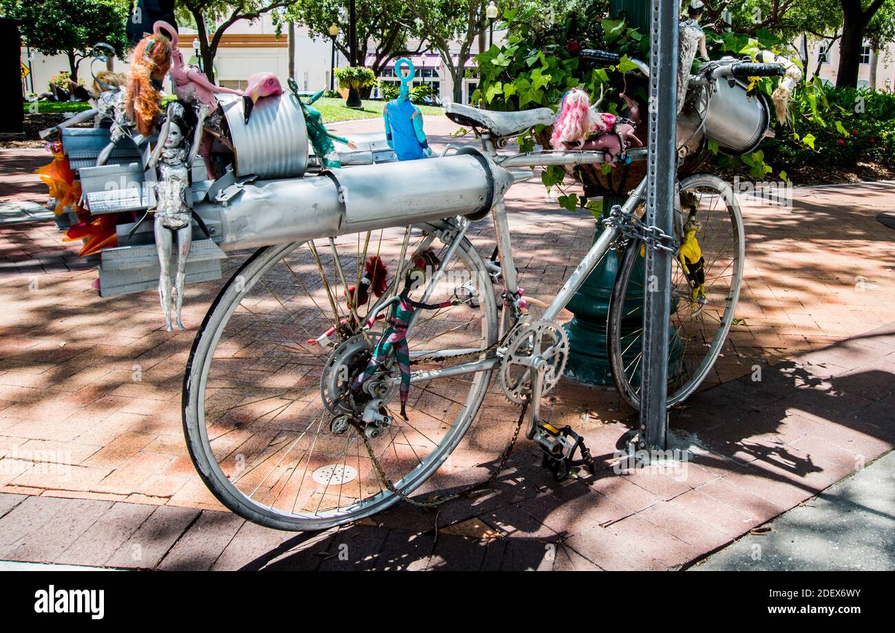 Vélo couleur dans la ville de Sarasota Banque D'Images