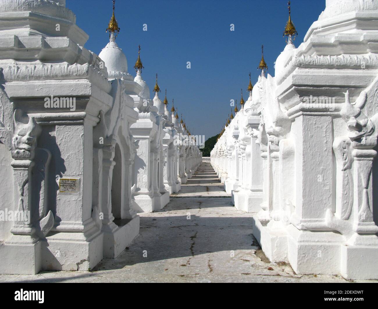 Pagode de Kuthodaw, le plus grand livre du monde, Mandalay, Myanmar Banque D'Images
