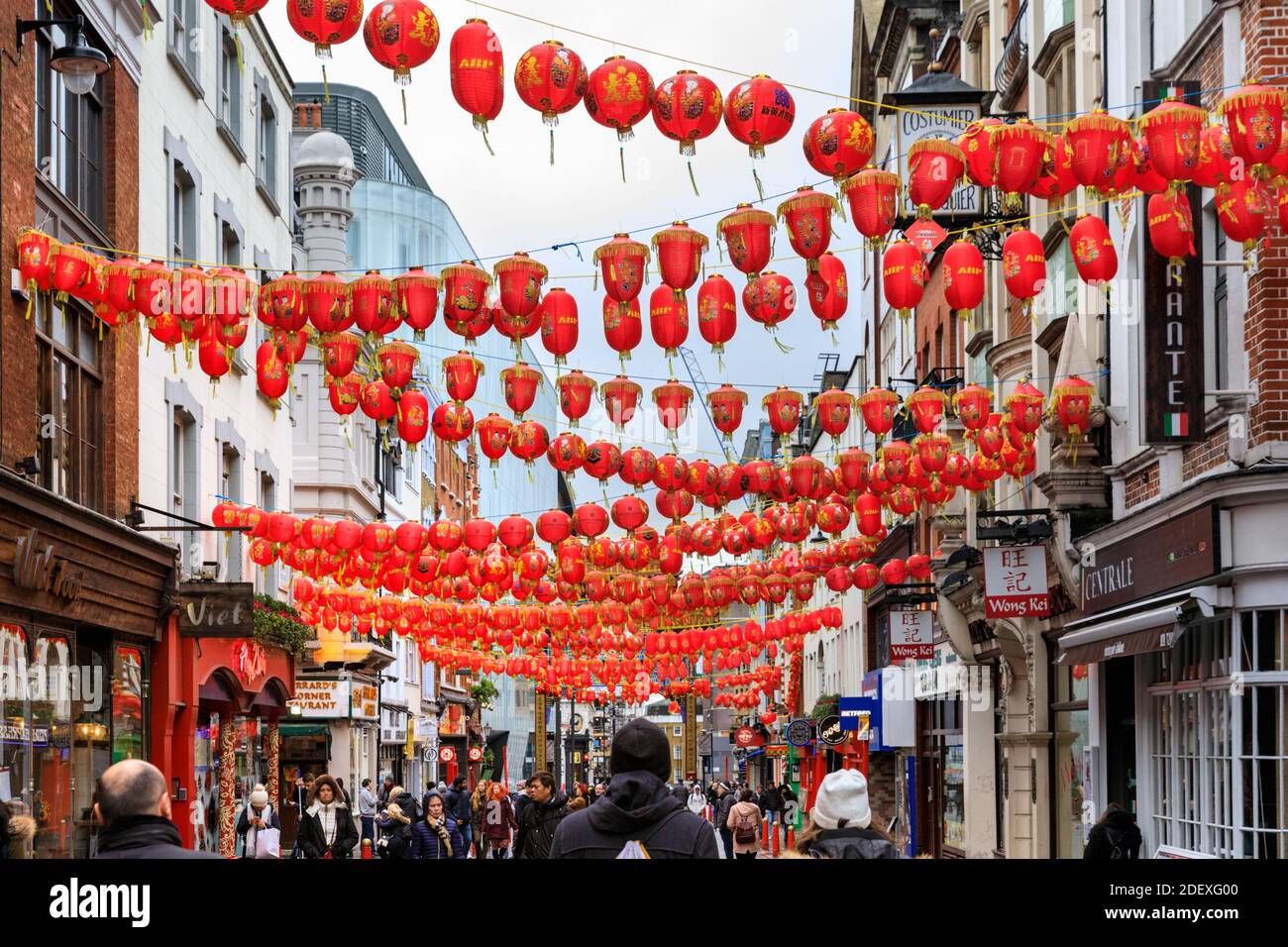 Lanternes en fête et parade du nouvel an chinois, Wardour Street, Chinatown, Londres, Royaume-Uni Banque D'Images