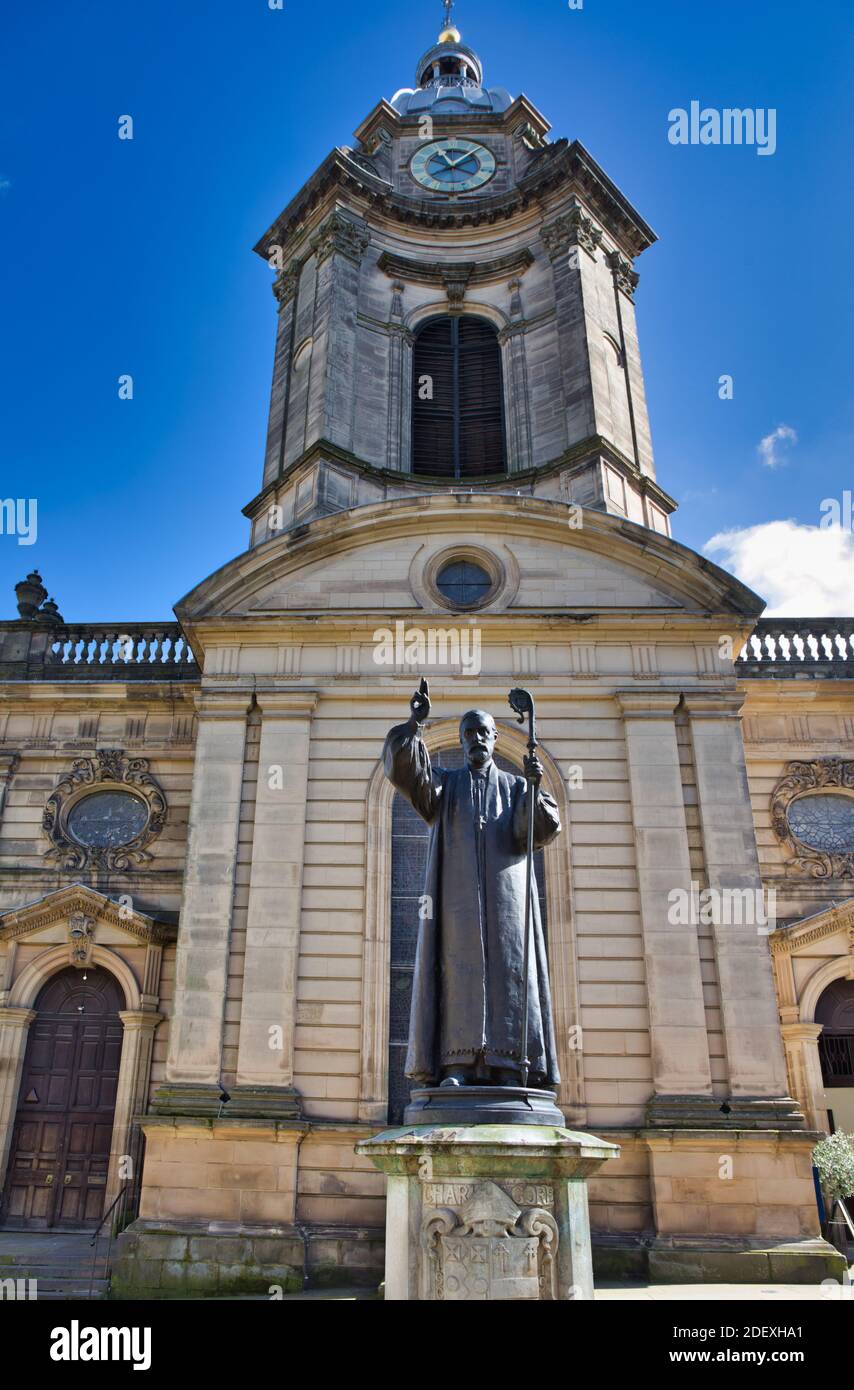 Sculpture en bronze (1914) de Thomas Stirling Lee de Bishop Gore, premier évêque de Birmingham, cathédrale St Philip, West Midlands, Birmingham, Angleterre Banque D'Images