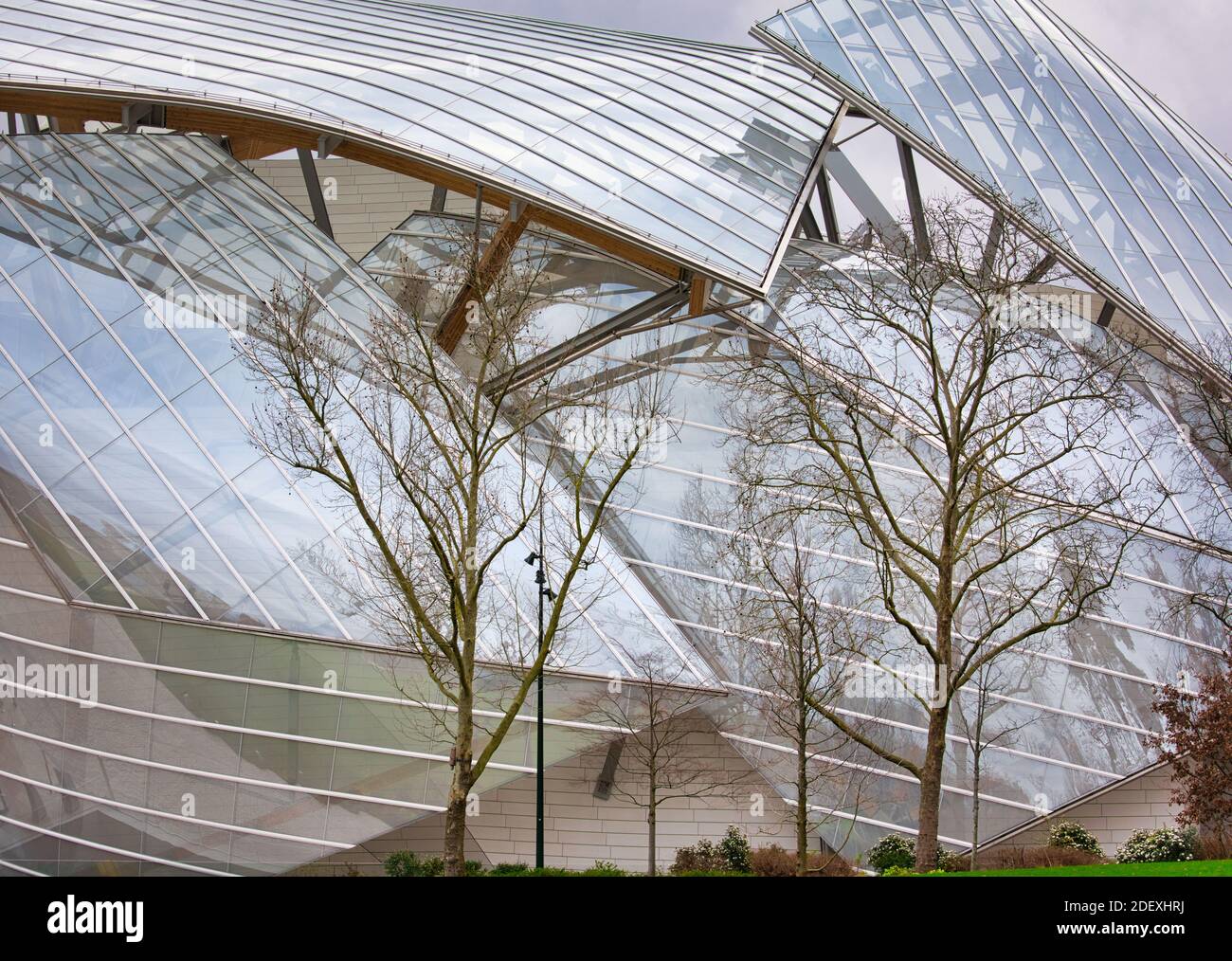 La Fondation Louis Vuitton, conçue par l'architecte américain Frank Gehry, a ouvert ses portes en 2014, Bois de Boulogne, Paris, France Banque D'Images