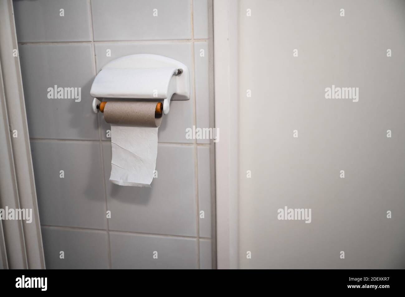 Rouleau de papier toilette vide Banque de photographies et d’images à