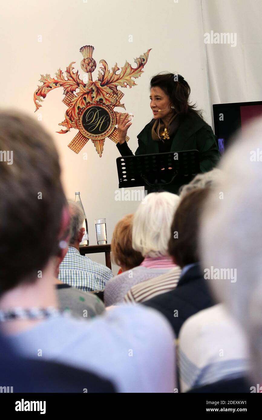 L'auteur Jung Chang au Boswell Book Festival Dumfries House, East Ayrshire, Écosse discute de son livre Empress Dowager CIXI. Jung Chang est un écrivain britannique d'origine chinoise qui vit actuellement à Londres, plus connu pour son autobiographie familiale Wild Swans, vendant plus de 10 millions d'exemplaires dans le monde entier, mais interdit en République populaire de Chine Banque D'Images