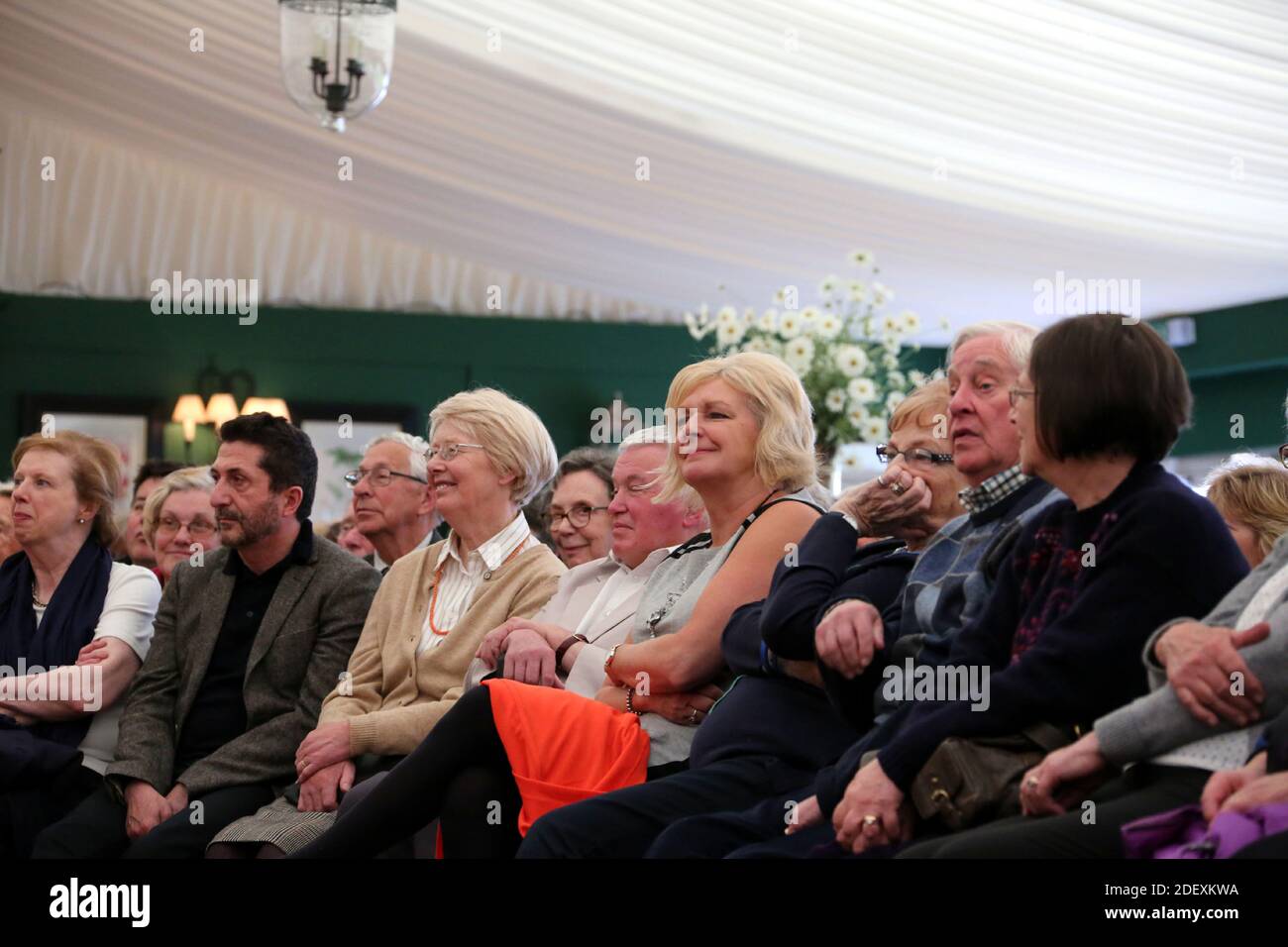L'auteur Jung Chang au Boswell Book Festival Dumfries House, East Ayrshire, Écosse discute de son livre Empress Dowager CIXI. Jung Chang est un écrivain britannique d'origine chinoise qui vit actuellement à Londres, plus connu pour son autobiographie familiale Wild Swans, vendant plus de 10 millions d'exemplaires dans le monde entier, mais interdit en République populaire de Chine Banque D'Images