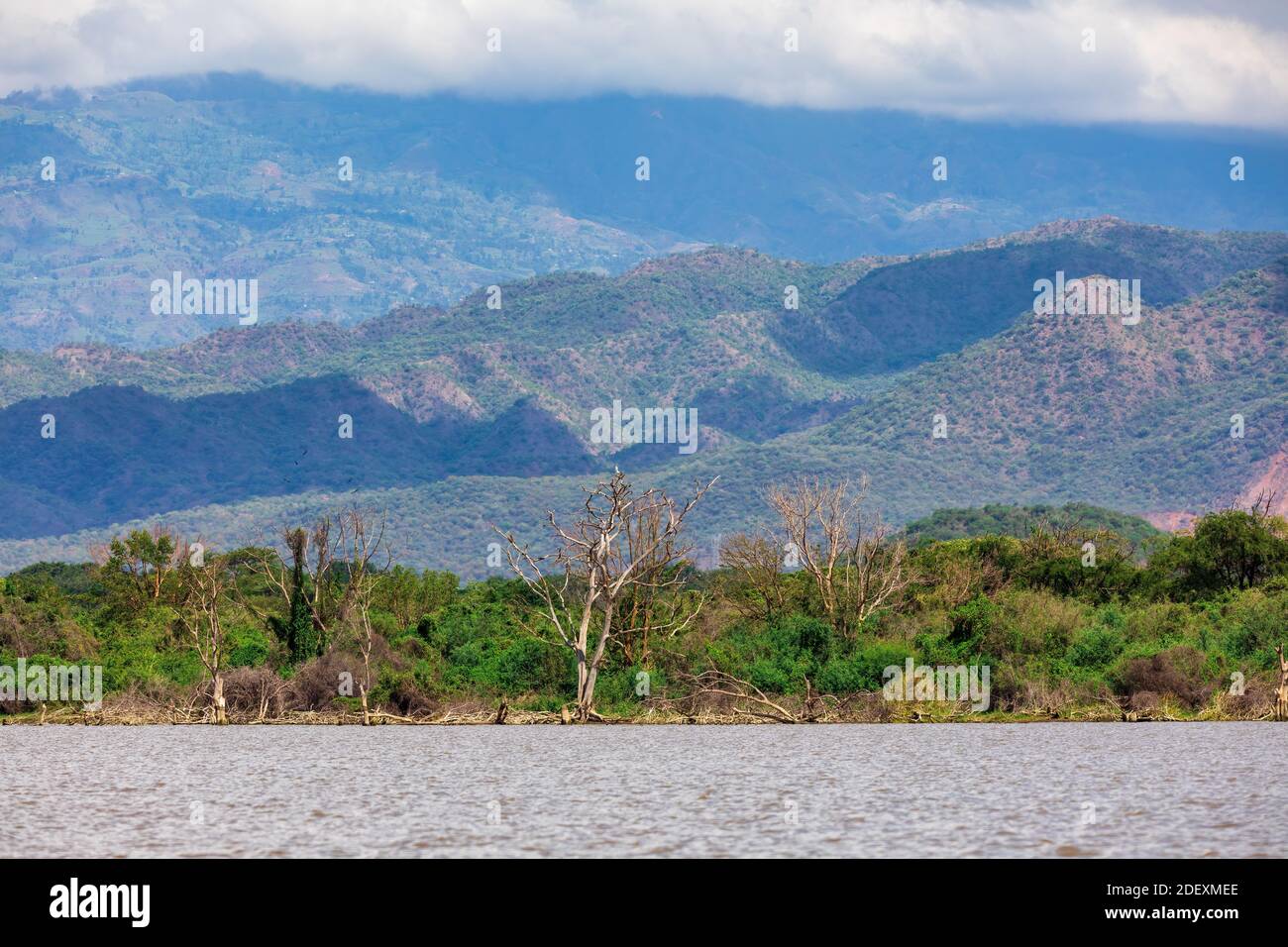 Lac Big Chamo, paysage dans la région des nations, nationalités et peuples du Sud de l'Éthiopie. Région sauvage de l'Afrique Banque D'Images