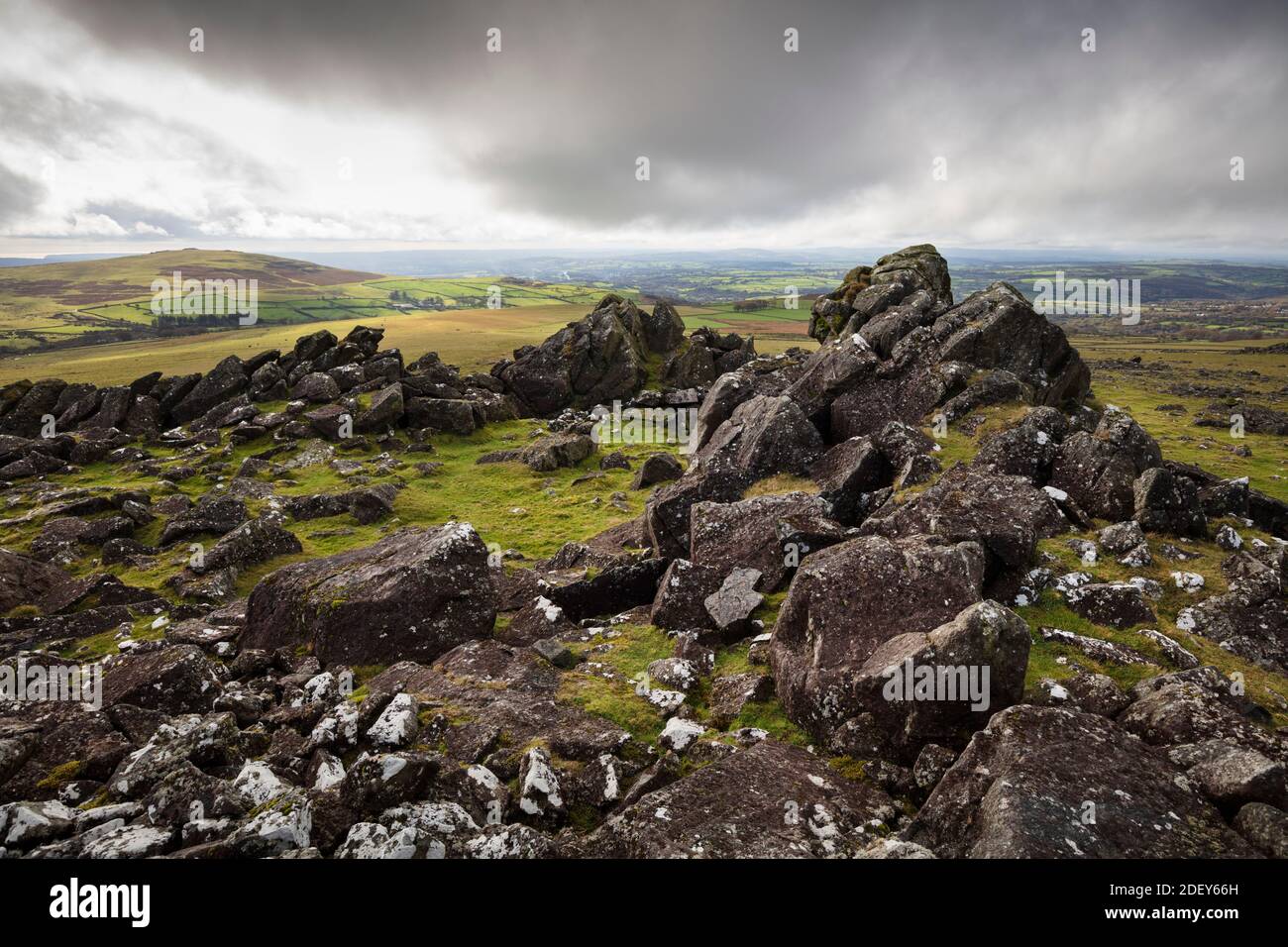 White Tor près de Merrivale, parc national de Dartmoor, Devon, Angleterre, Royaume-Uni, Europe Banque D'Images