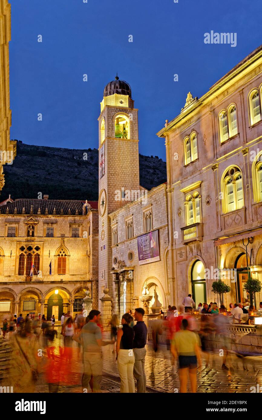 Soirée dans la vieille ville de Dubrovnik sur la côte dalmate de la Croatie. Banque D'Images