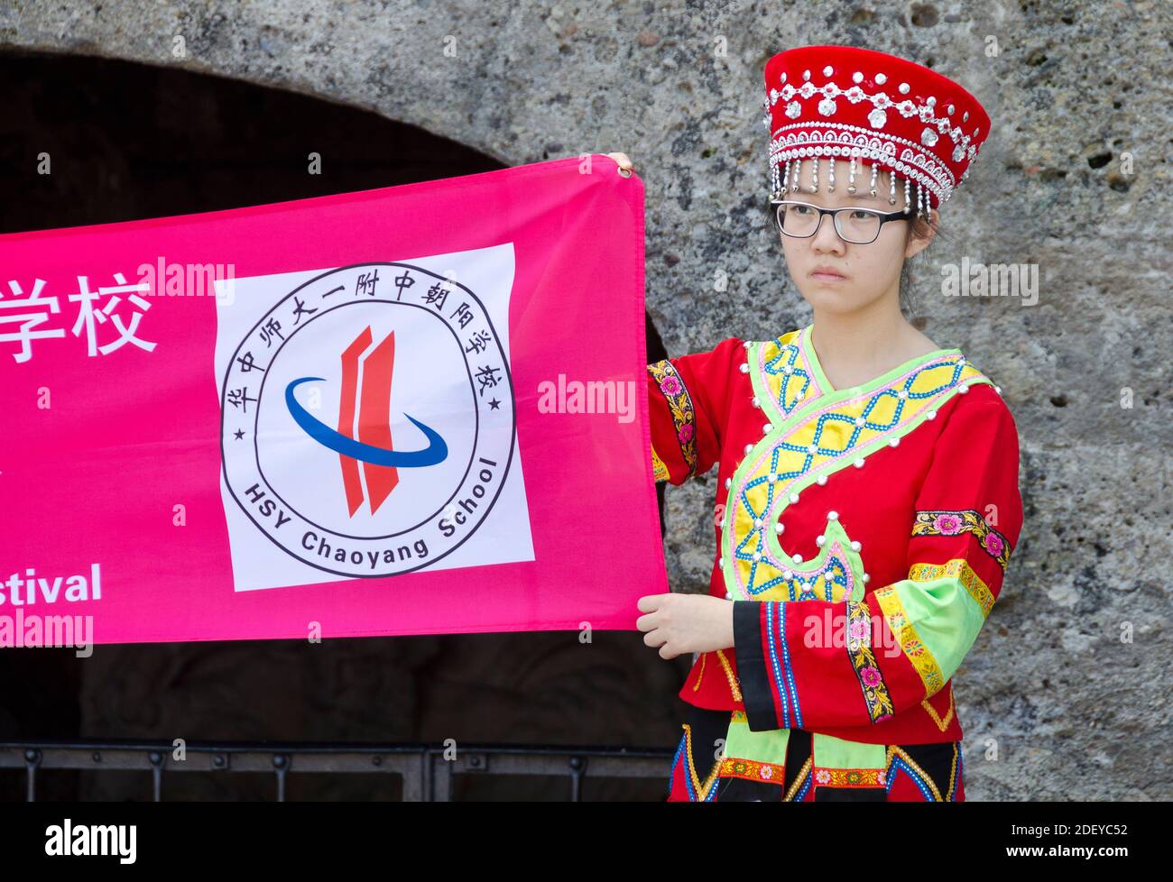 Représentation de l'école HSY Chaoyang de Pékin à l'occasion de la visite de l'art musical d'Europe centrale de 2014 en face du palais Hellbrunn, Salzbourg, Aus Banque D'Images