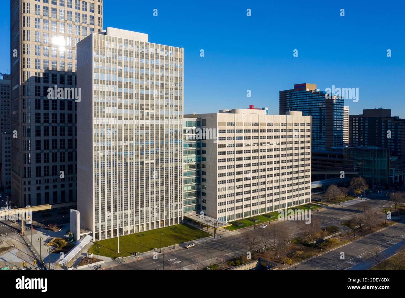Detroit, Michigan - le Centre municipal Coleman A. Young, qui abrite les bureaux de la ville et les tribunaux. Banque D'Images