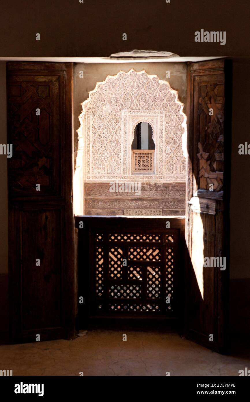fenêtre et arche d'architecture arabe Banque D'Images