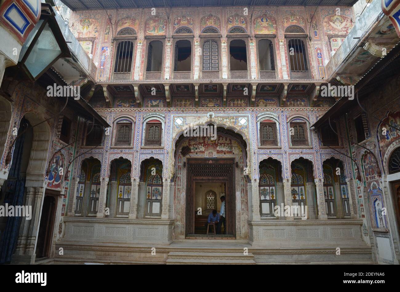 Bijou caché à côté des sentiers touristiques: La région de Shekhawati avec ses maisons en haveli magnifiquement peintes Banque D'Images