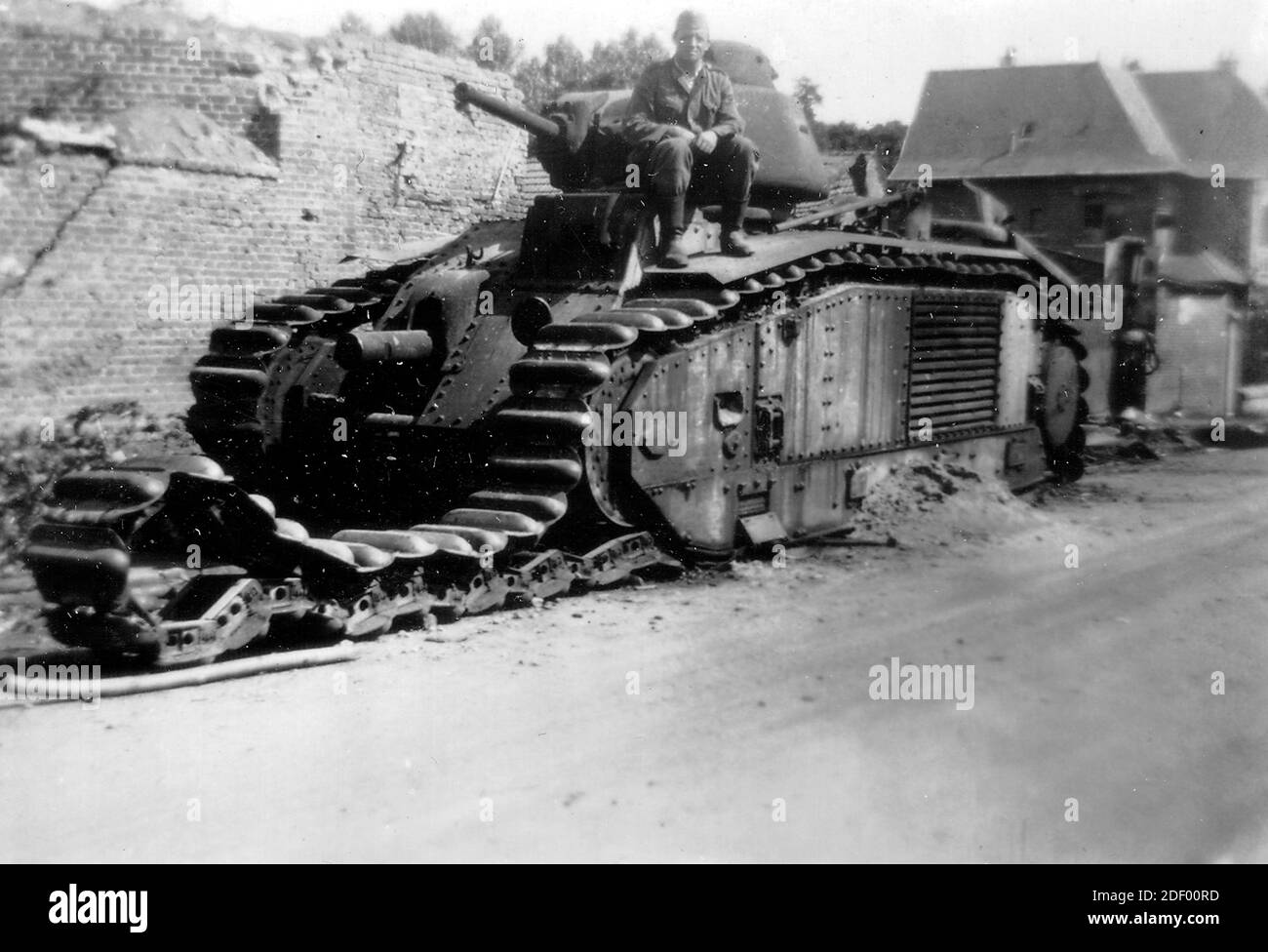 Renault Tank a nommé LE SÉNÉGAL appartenant à la 15ème BCC, 1ère section de la 1ère Société ; détruit par arme anti-char le 19 mai 1940 Banque D'Images