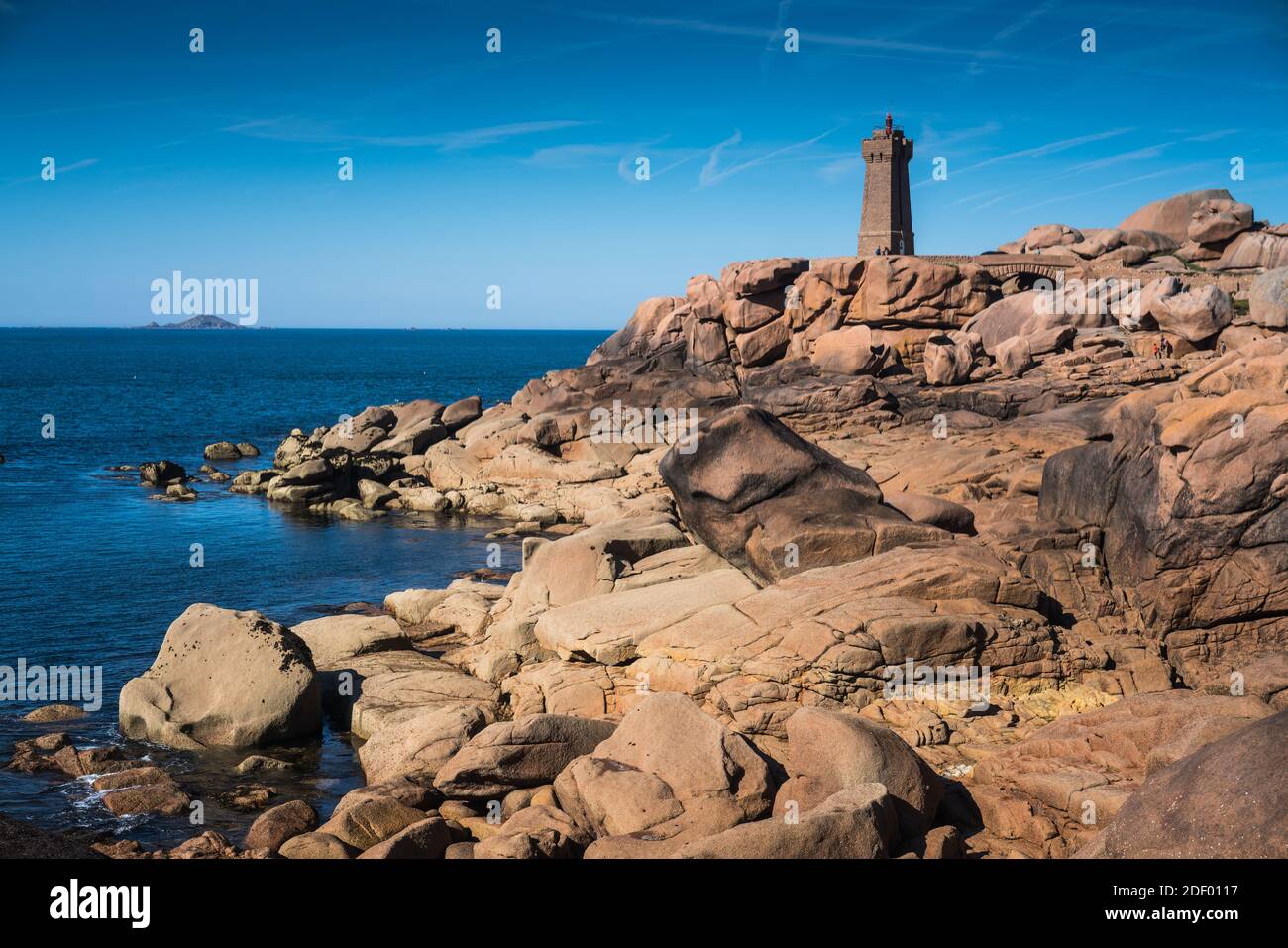 Vue générale du phare de Ploumanac'h, Bretagne, France, Europe. Banque D'Images