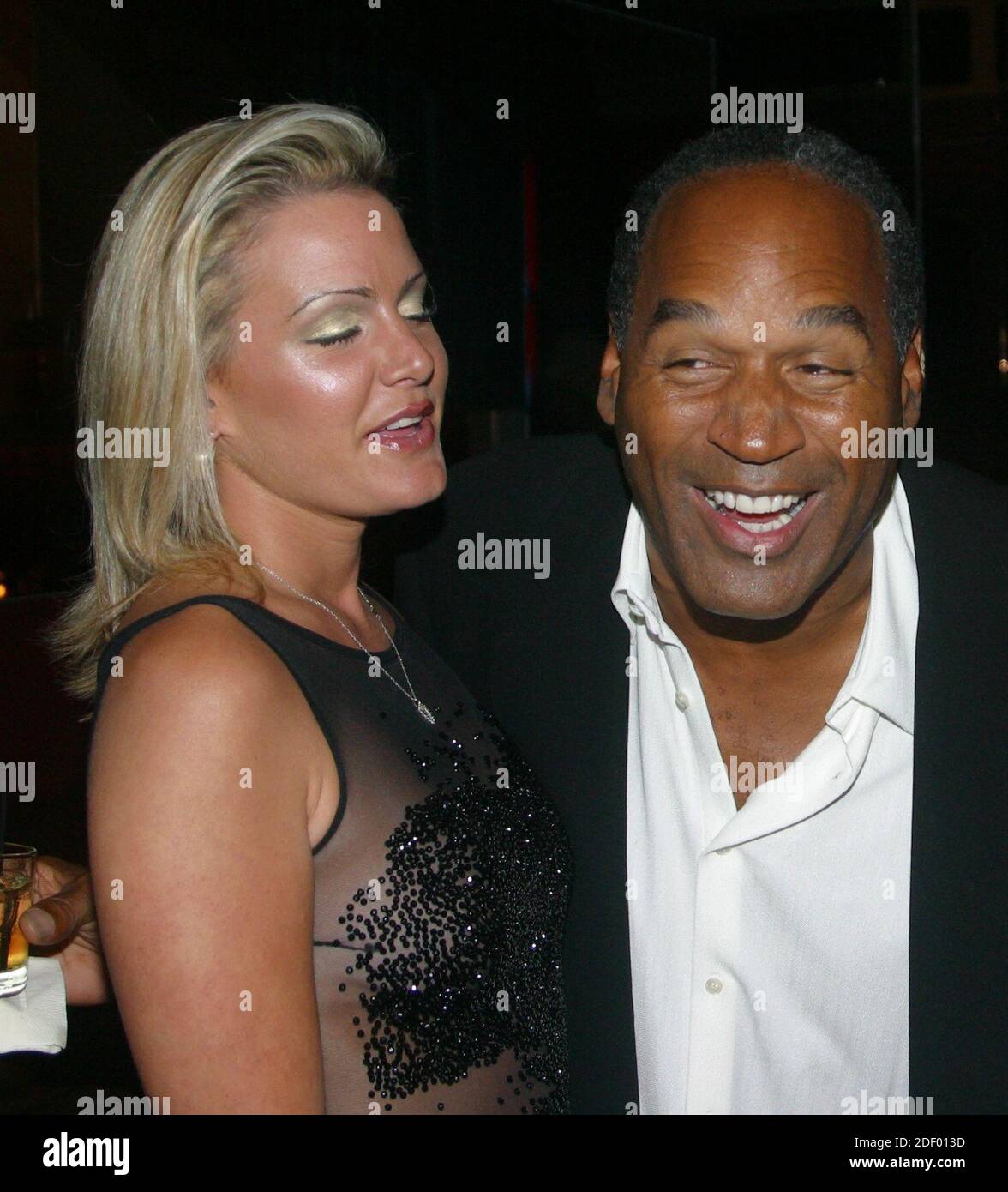 EXCLUSIVE Miami Beach, FL 6-13-2002 OJ Simpson est de retour avec sa petite amie Christy Prody lors d'une fête d'anniversaire pour l'ami Tammy Wu au RESTAURANT RUMI. Photo par Adam Scull-PHOTOlink / MediaPunch Banque D'Images