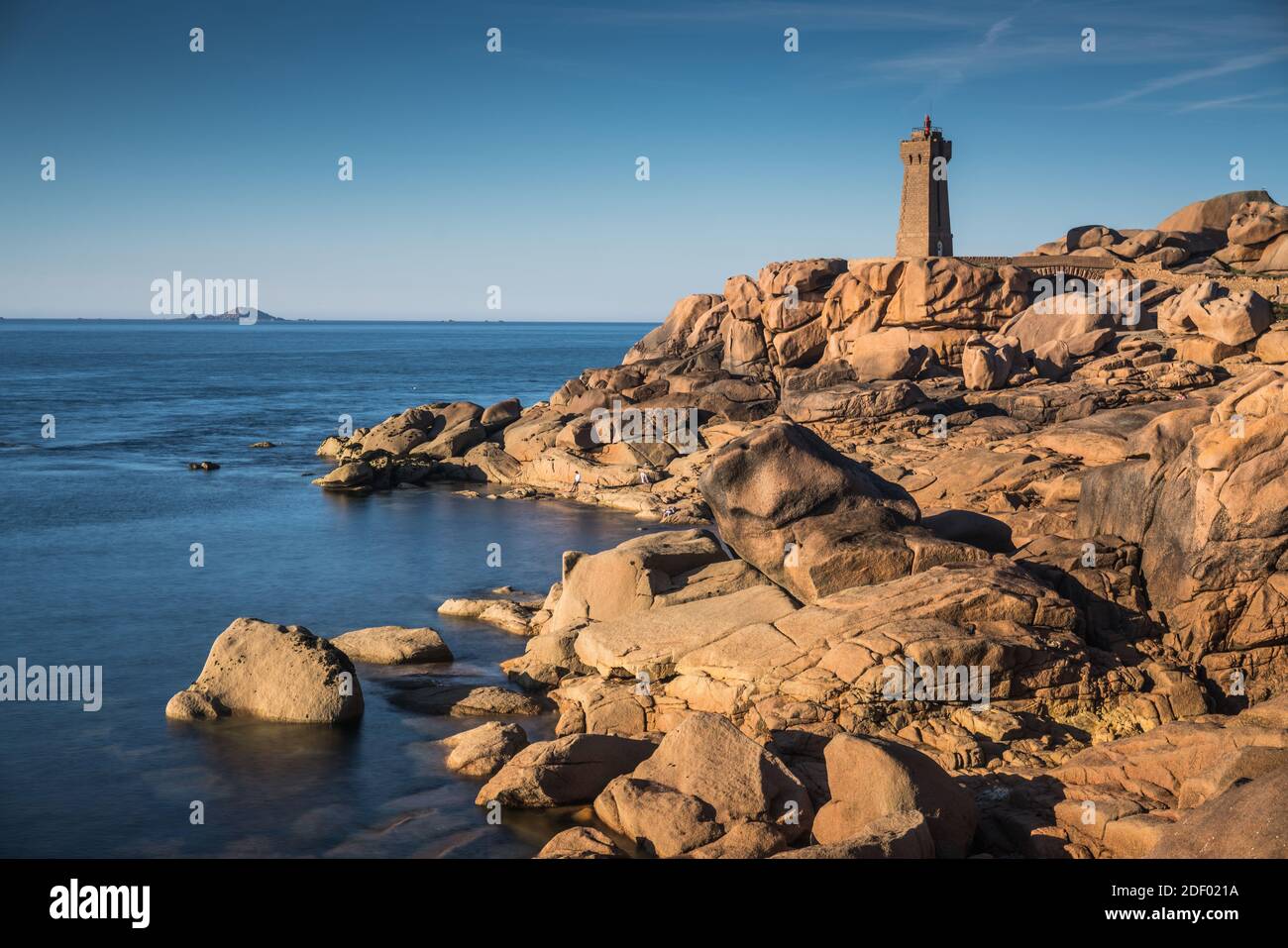 Vue générale du phare de Ploumanac'h, Bretagne, France, Europe. Banque D'Images