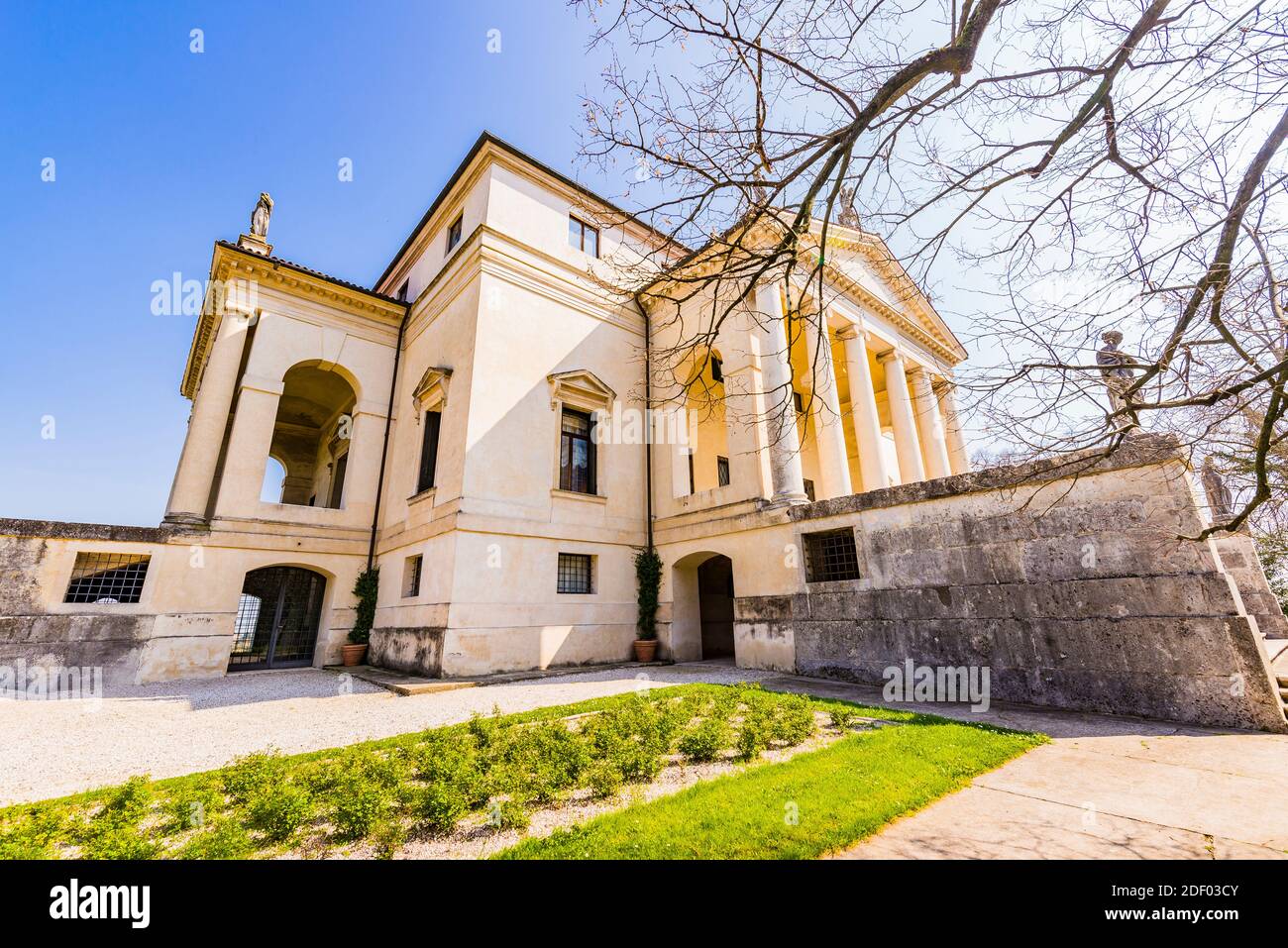 La Villa la Rotonda est une villa néoclassique située juste à l'extérieur de Vicenza, dans le nord de l'Italie, conçue par Andrea Palladio. Le nom correct de la villa est Villa Almeric Banque D'Images