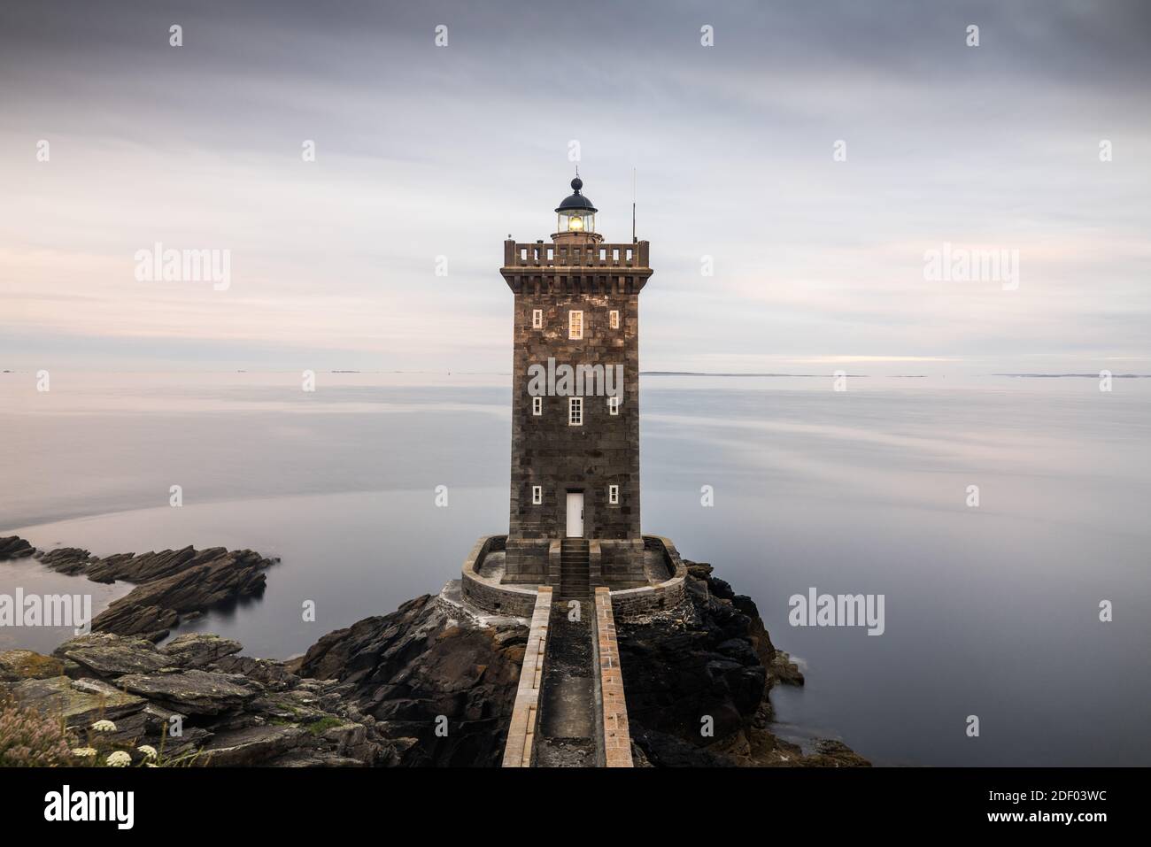 Vue générale du phare de Kermorvan, Bretagne, France, Europe. Banque D'Images