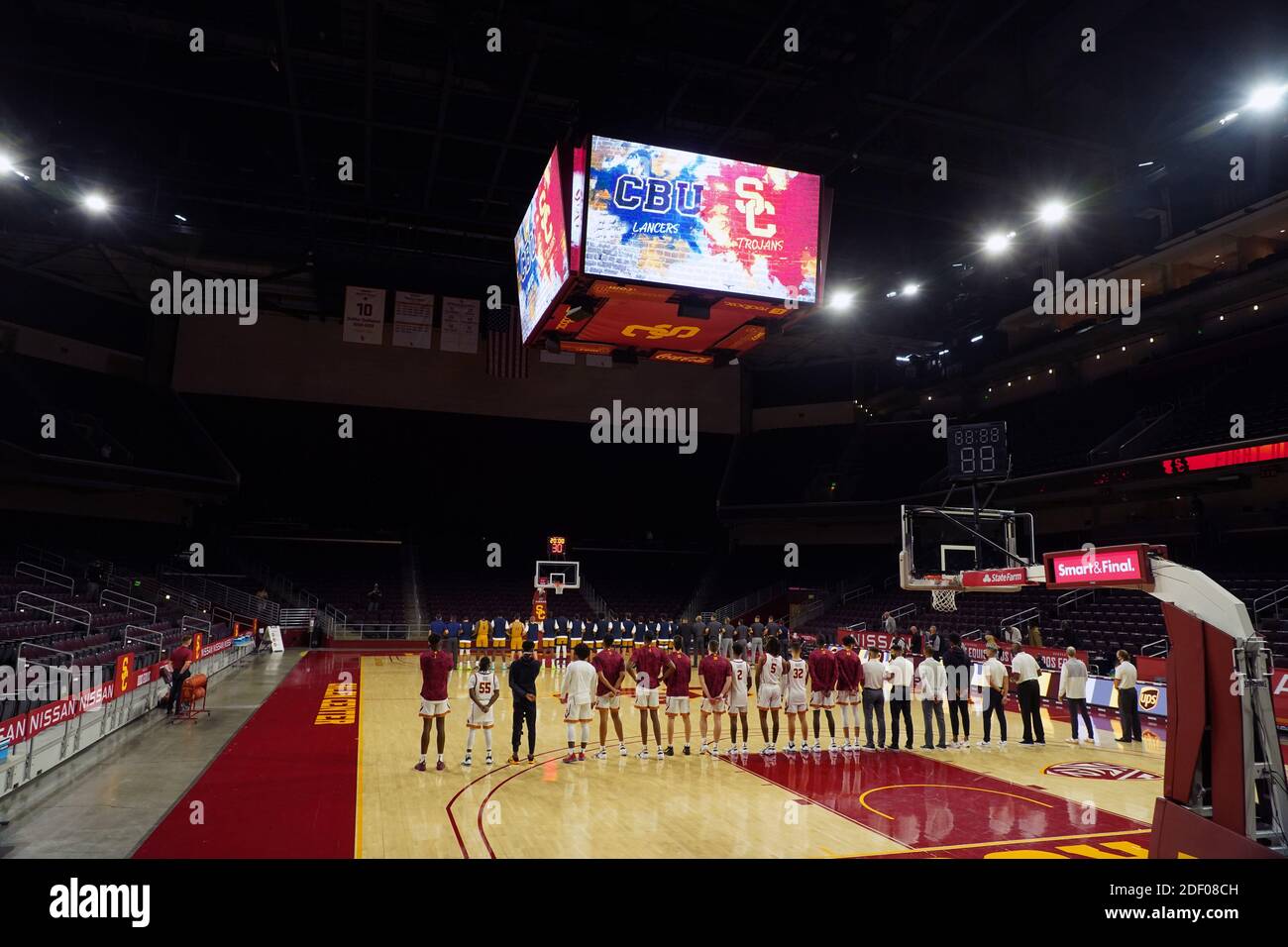 Vue générale du centre Galen pendant la partie de L'hymne national avant le match de basket-ball NCAA entre le CAL Knights Baptist et le Sou Banque D'Images