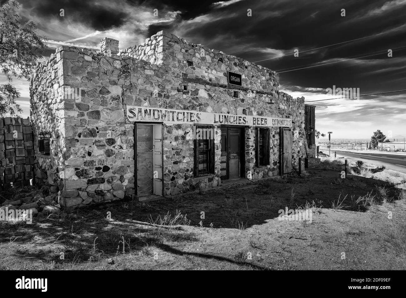 Ancien restaurant à Organ, près du monument national des montagnes Organ-Desert Peaks, Nouveau-Mexique, États-Unis Banque D'Images