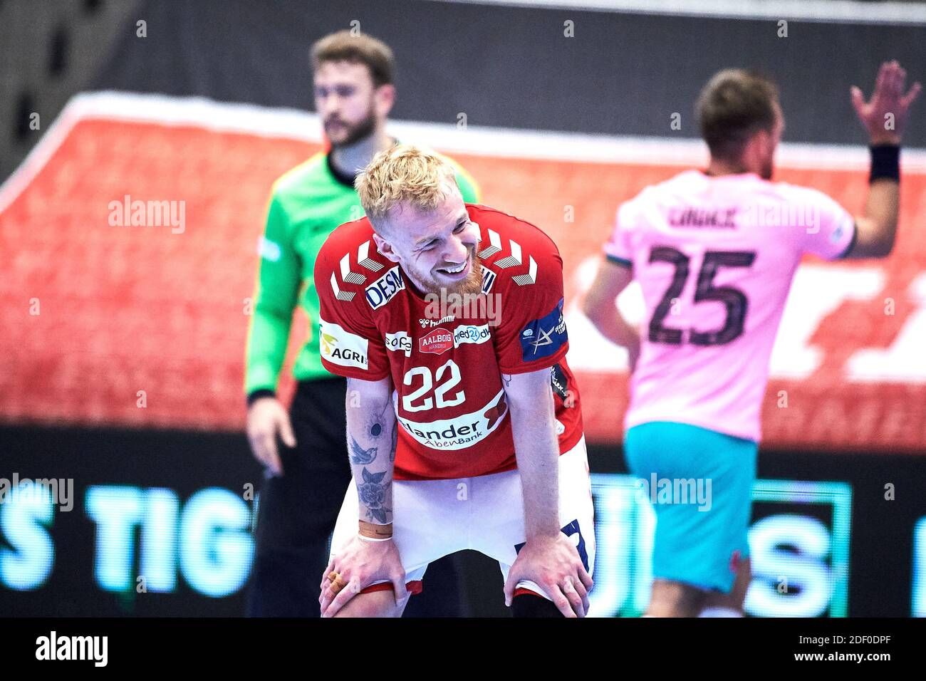 Aalborg, Danemark. 02e décembre 2020. Rene Antonsen (22) du Handball d'Aalborg vu dans le match de la Ligue des champions de l'EHF entre le Handball d'Aalborg et le FC Barcelona Handbol à l'arène Jutlander Bank à Aalborg. (Crédit photo : Gonzales photo/Alamy Live News Banque D'Images
