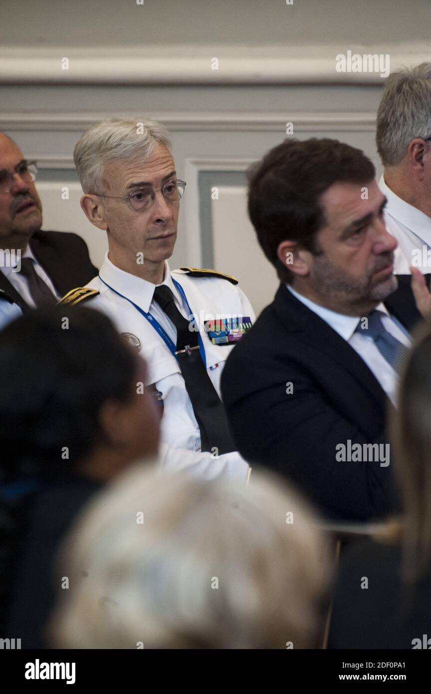 Le ministre français de l'intérieur, Christophe Castaner, et le préfet de police de Paris, Didier Lallement, assistent à la conférence des citoyens pour le Livre blanc sur la sécurité intérieure qui s'est tenue à l'hôtel Bauveau à Paris, en France, le 11 janvier 2020. Photo de Magali Cohen/ABACAPRESS.COM Banque D'Images