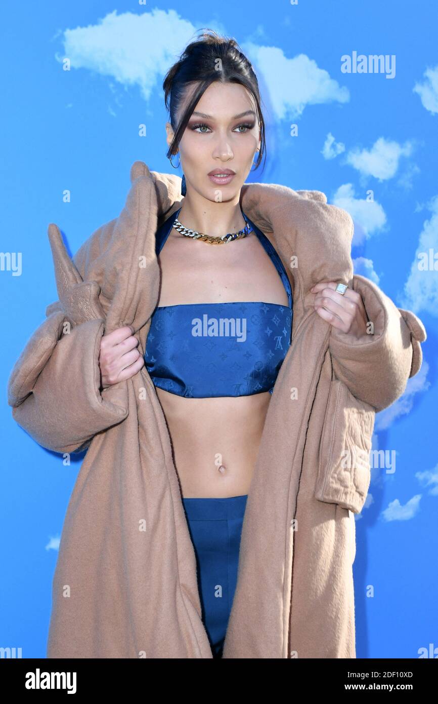 Bella Hadid participe au salon Louis Vuitton de vetements pour hommes automne hiver 2020 2021 dans le cadre de la semaine de la mode de Paris le 16 janvier 2020 a Paris France. Photo