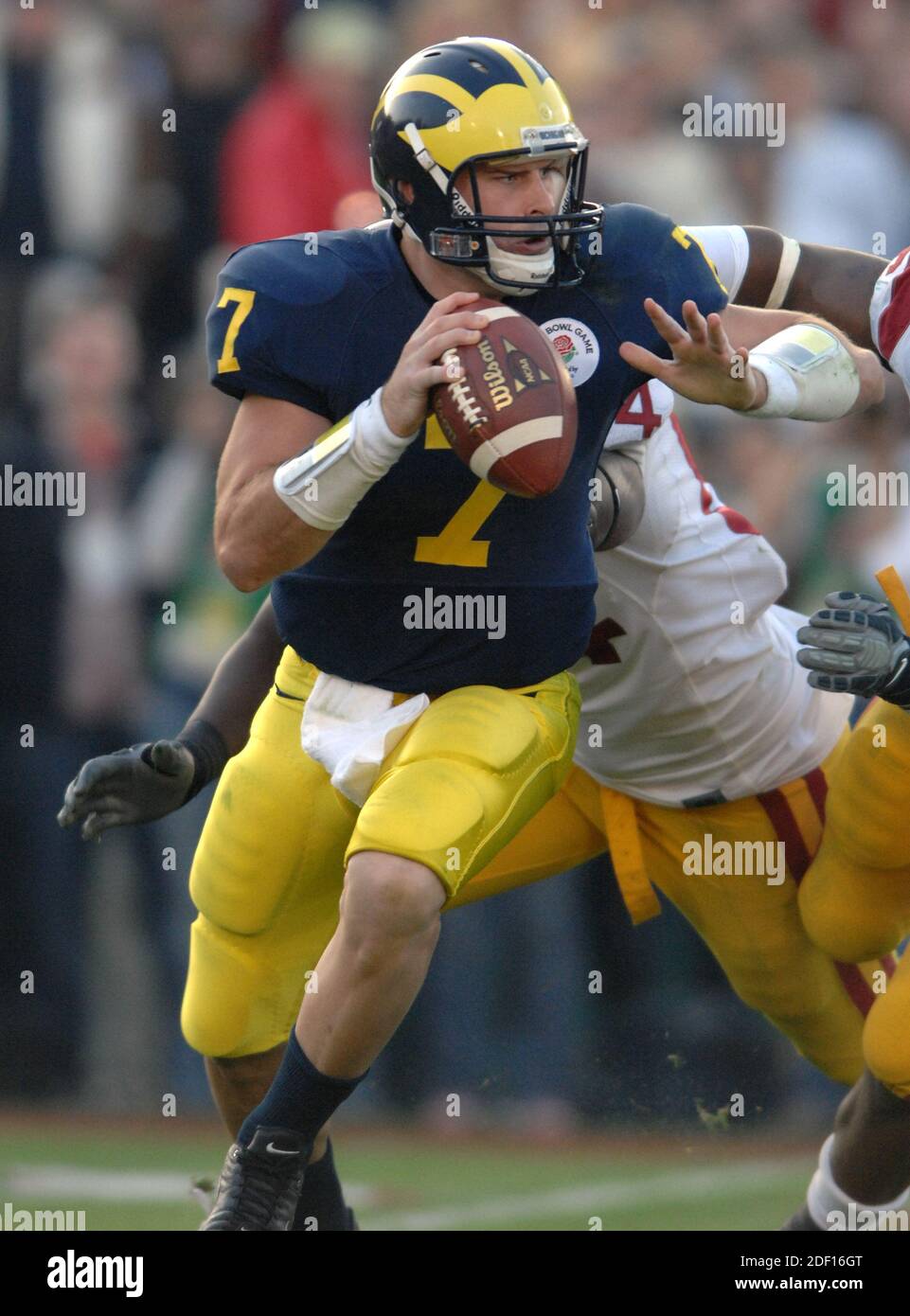 Pasadena, États-Unis. 1er janvier 2007. Le quarterback de Michgan Chad Henne se brouille en 32-18 dans le Rose Bowl de Pasadena, en Californie, le lundi 1er janvier 2007. (Kirby Lee via AP) (Kirby Lee via AP) photo via Credit: Newscom/Alamy Live News Banque D'Images