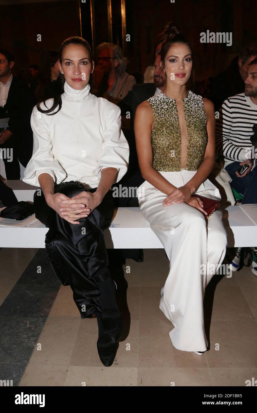 Linda Hardy et Iris Mittenaere debout entre Lydia d Arenberg et sa